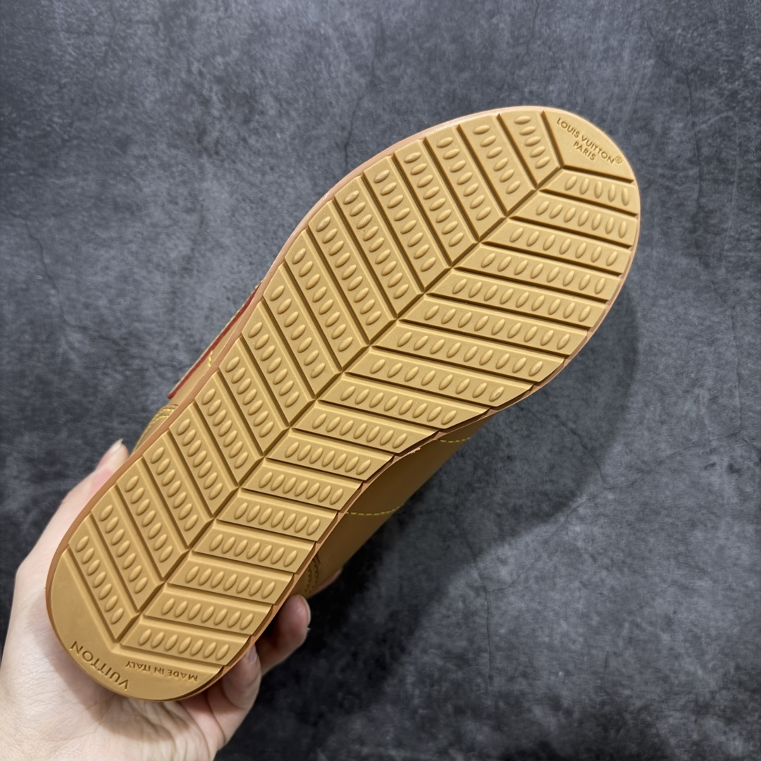 图片[9]-【YS纯原】莞产顶级 大厂出品 品控稳定 LOUIS VUITTON × NIGO 联名款 Buttersoft FW25 牛皮革 / 羊皮革 · 压纹 · 系带圆头 · 低帮 ✦ LV × Nigo 联名 FW25 最新 Buttersoft 系列 ✦ 菲董操刀设计，阿甘鞋轮廓融合面包鞋风格 ✦ 鞋型饱满但比例克制，上脚呈现慵懒高级感 ✦ 厚鞋舌＋宽鞋带结构 ✦ 鞋面采用头层牛皮＋羊皮革压纹 ✦ 皮质细腻，纹理自然，耐看耐穿 ✦ 鞋底为原版开模防滑 TPU 大底 ✦ 全系列暴力拆借 原版开发 ✦ 结构、比例与用料统一度高 尺码：35–45-选品中心