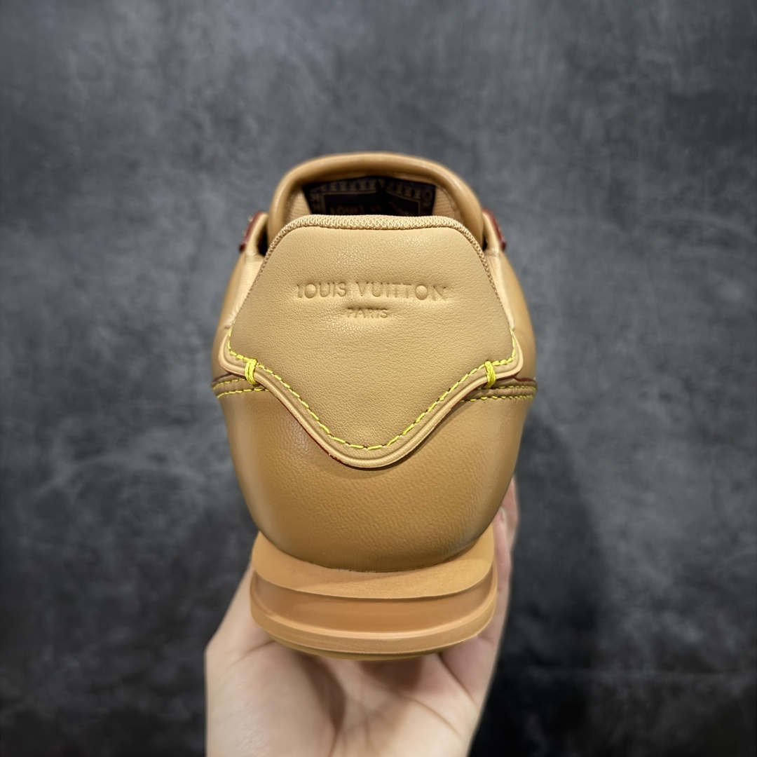 图片[4]-【YS纯原】莞产顶级 大厂出品 品控稳定 LOUIS VUITTON × NIGO 联名款 Buttersoft FW25 牛皮革 / 羊皮革 · 压纹 · 系带圆头 · 低帮 ✦ LV × Nigo 联名 FW25 最新 Buttersoft 系列 ✦ 菲董操刀设计，阿甘鞋轮廓融合面包鞋风格 ✦ 鞋型饱满但比例克制，上脚呈现慵懒高级感 ✦ 厚鞋舌＋宽鞋带结构 ✦ 鞋面采用头层牛皮＋羊皮革压纹 ✦ 皮质细腻，纹理自然，耐看耐穿 ✦ 鞋底为原版开模防滑 TPU 大底 ✦ 全系列暴力拆借 原版开发 ✦ 结构、比例与用料统一度高 尺码：35–45-选品中心