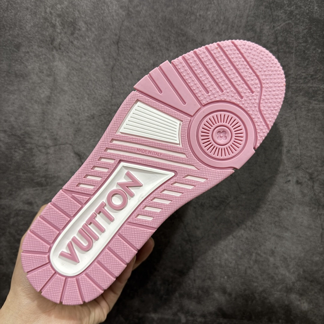 图片[9]-【天花板/Goat版】 市场最强版 没有之一的存在💪🏻 Louis Vuitton LV Trainer 系列全新版上架 手里有正品的可以对比下🆚懂货的看细节‼️ 此版品质是市场从未达到的新高度！ 整体版型 皮料 牛仔布的色差 压花纹路清晰度 后跟版型等等 都可以自行对比[机智]吊打市场所有货，怒甩十条街的那种，直接来正品对比图🆚，欢迎拿市场各大工厂的货来对比！ 尺码：35-40码-选品中心