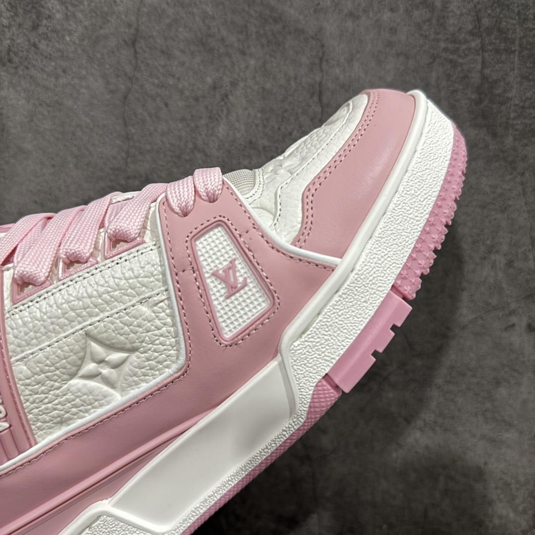 图片[6]-【天花板/Goat版】 市场最强版 没有之一的存在💪🏻 Louis Vuitton LV Trainer 系列全新版上架 手里有正品的可以对比下🆚懂货的看细节‼️ 此版品质是市场从未达到的新高度！ 整体版型 皮料 牛仔布的色差 压花纹路清晰度 后跟版型等等 都可以自行对比[机智]吊打市场所有货，怒甩十条街的那种，直接来正品对比图🆚，欢迎拿市场各大工厂的货来对比！ 尺码：35-40码-选品中心