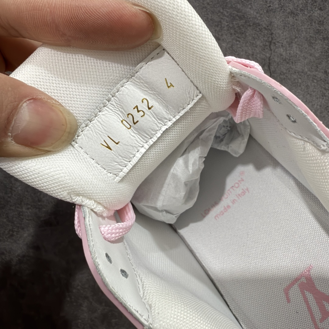 图片[7]-【天花板/Goat版】 市场最强版 没有之一的存在💪🏻 Louis Vuitton LV Trainer 系列全新版上架 手里有正品的可以对比下🆚懂货的看细节‼️ 此版品质是市场从未达到的新高度！ 整体版型 皮料 牛仔布的色差 压花纹路清晰度 后跟版型等等 都可以自行对比[机智]吊打市场所有货，怒甩十条街的那种，直接来正品对比图🆚，欢迎拿市场各大工厂的货来对比！ 尺码：35-40码-选品中心