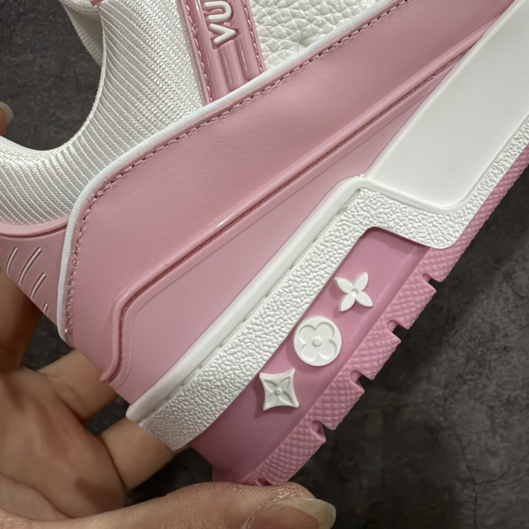 图片[3]-【天花板/Goat版】 市场最强版 没有之一的存在💪🏻 Louis Vuitton LV Trainer 系列全新版上架 手里有正品的可以对比下🆚懂货的看细节‼️ 此版品质是市场从未达到的新高度！ 整体版型 皮料 牛仔布的色差 压花纹路清晰度 后跟版型等等 都可以自行对比[机智]吊打市场所有货，怒甩十条街的那种，直接来正品对比图🆚，欢迎拿市场各大工厂的货来对比！ 尺码：35-40码-选品中心