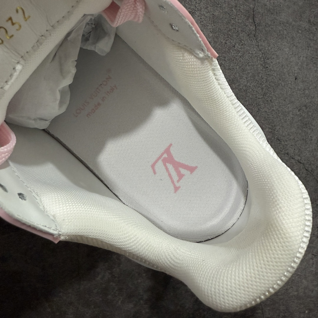 图片[8]-【天花板/Goat版】 市场最强版 没有之一的存在💪🏻 Louis Vuitton LV Trainer 系列全新版上架 手里有正品的可以对比下🆚懂货的看细节‼️ 此版品质是市场从未达到的新高度！ 整体版型 皮料 牛仔布的色差 压花纹路清晰度 后跟版型等等 都可以自行对比[机智]吊打市场所有货，怒甩十条街的那种，直接来正品对比图🆚，欢迎拿市场各大工厂的货来对比！ 尺码：35-40码-选品中心