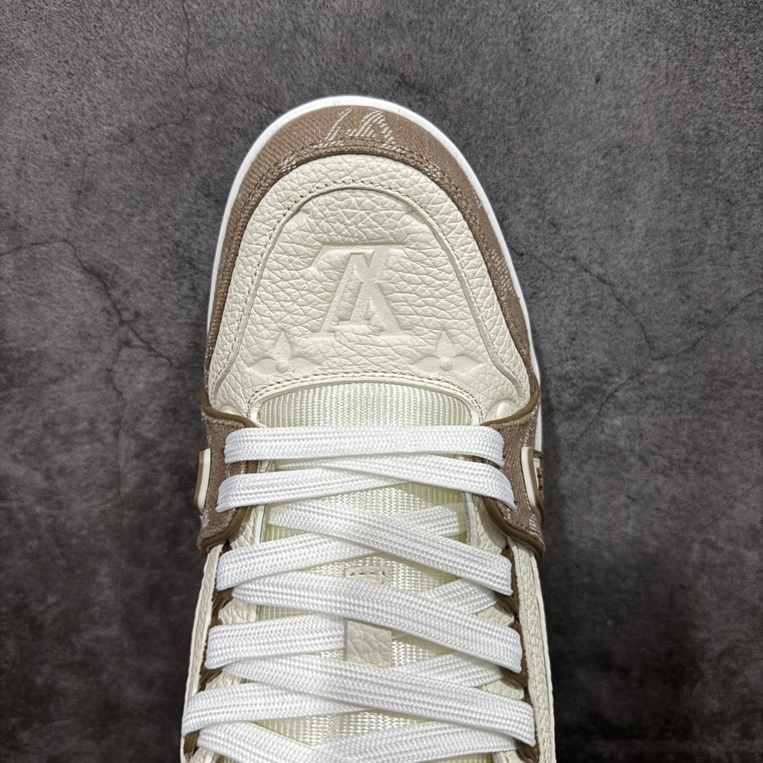 图片[5]-【天花板/Goat版】 市场最强版 没有之一的存在💪🏻 Louis Vuitton LV Trainer 系列全新版上架 手里有正品的可以对比下🆚懂货的看细节‼️ 此版品质是市场从未达到的新高度！ 整体版型 皮料 牛仔布的色差 压花纹路清晰度 后跟版型等等 都可以自行对比[机智]吊打市场所有货，怒甩十条街的那种，直接来正品对比图🆚，欢迎拿市场各大工厂的货来对比！ 尺码：35-45码-选品中心