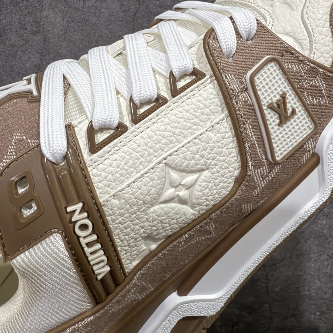 图片[4]-【天花板/Goat版】 市场最强版 没有之一的存在💪🏻 Louis Vuitton LV Trainer 系列全新版上架 手里有正品的可以对比下🆚懂货的看细节‼️ 此版品质是市场从未达到的新高度！ 整体版型 皮料 牛仔布的色差 压花纹路清晰度 后跟版型等等 都可以自行对比[机智]吊打市场所有货，怒甩十条街的那种，直接来正品对比图🆚，欢迎拿市场各大工厂的货来对比！ 尺码：35-45码-选品中心