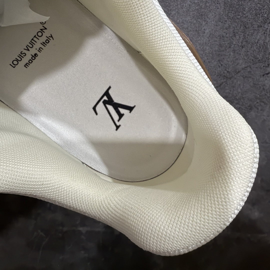 图片[8]-【天花板/Goat版】 市场最强版 没有之一的存在💪🏻 Louis Vuitton LV Trainer 系列全新版上架 手里有正品的可以对比下🆚懂货的看细节‼️ 此版品质是市场从未达到的新高度！ 整体版型 皮料 牛仔布的色差 压花纹路清晰度 后跟版型等等 都可以自行对比[机智]吊打市场所有货，怒甩十条街的那种，直接来正品对比图🆚，欢迎拿市场各大工厂的货来对比！ 尺码：35-45码-选品中心