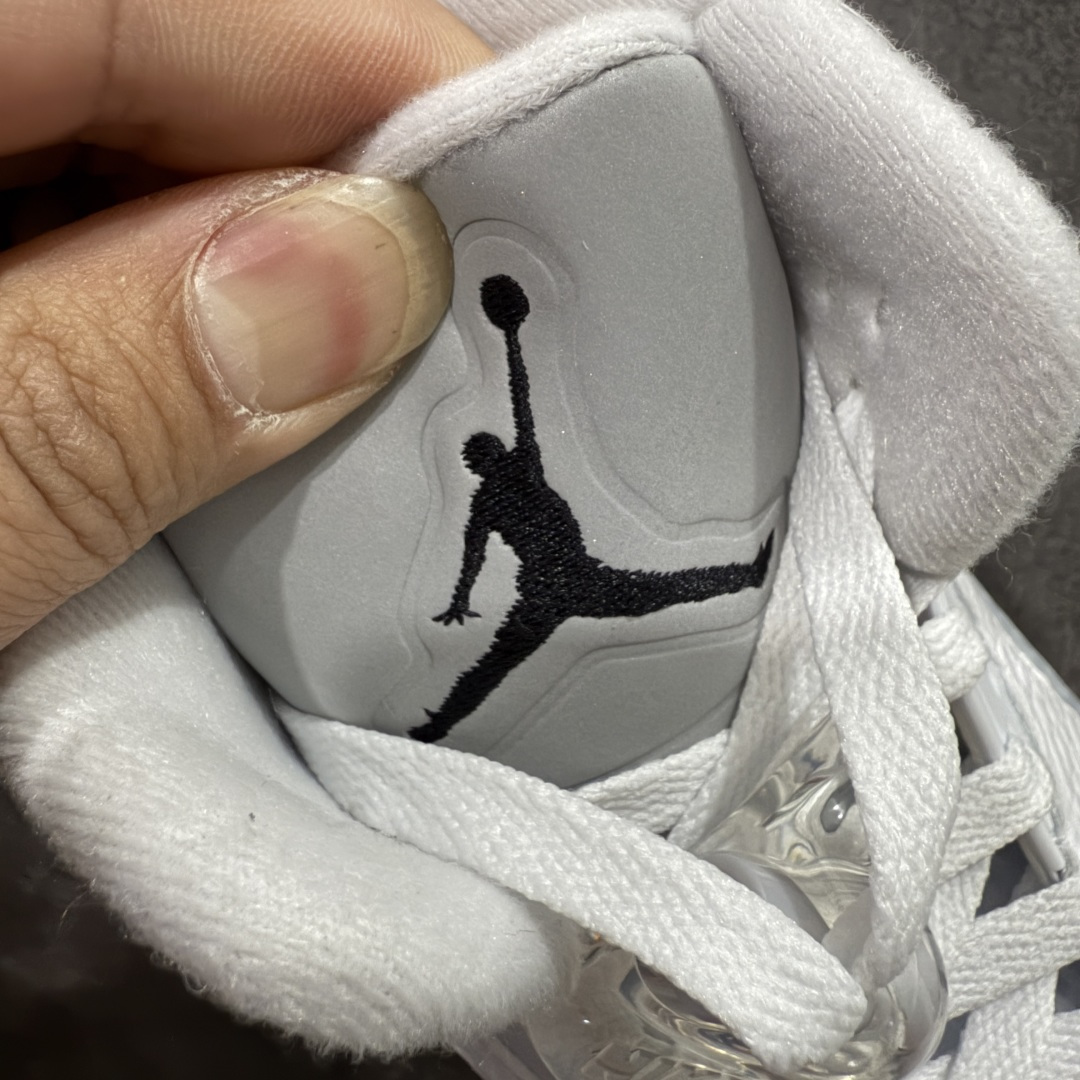 图片[6]-【GX纯原】Air Jordan 5 AJ5 “复刻白银” HQ7978-103 原厂材料 原厂模具 原厂楦头 市场正确版本 区分错版 国内一线大厂出品 匠心打造 原厂皮料原厂数据 全新纸板 模具打造 外贸 平台高端零售专供品质 品质毋庸置疑 一眼正品既视感 细节均已解码 尺码：40 40.5 41 42 42.5 43 44 44.5 45 46 47.5 48.5-选品中心