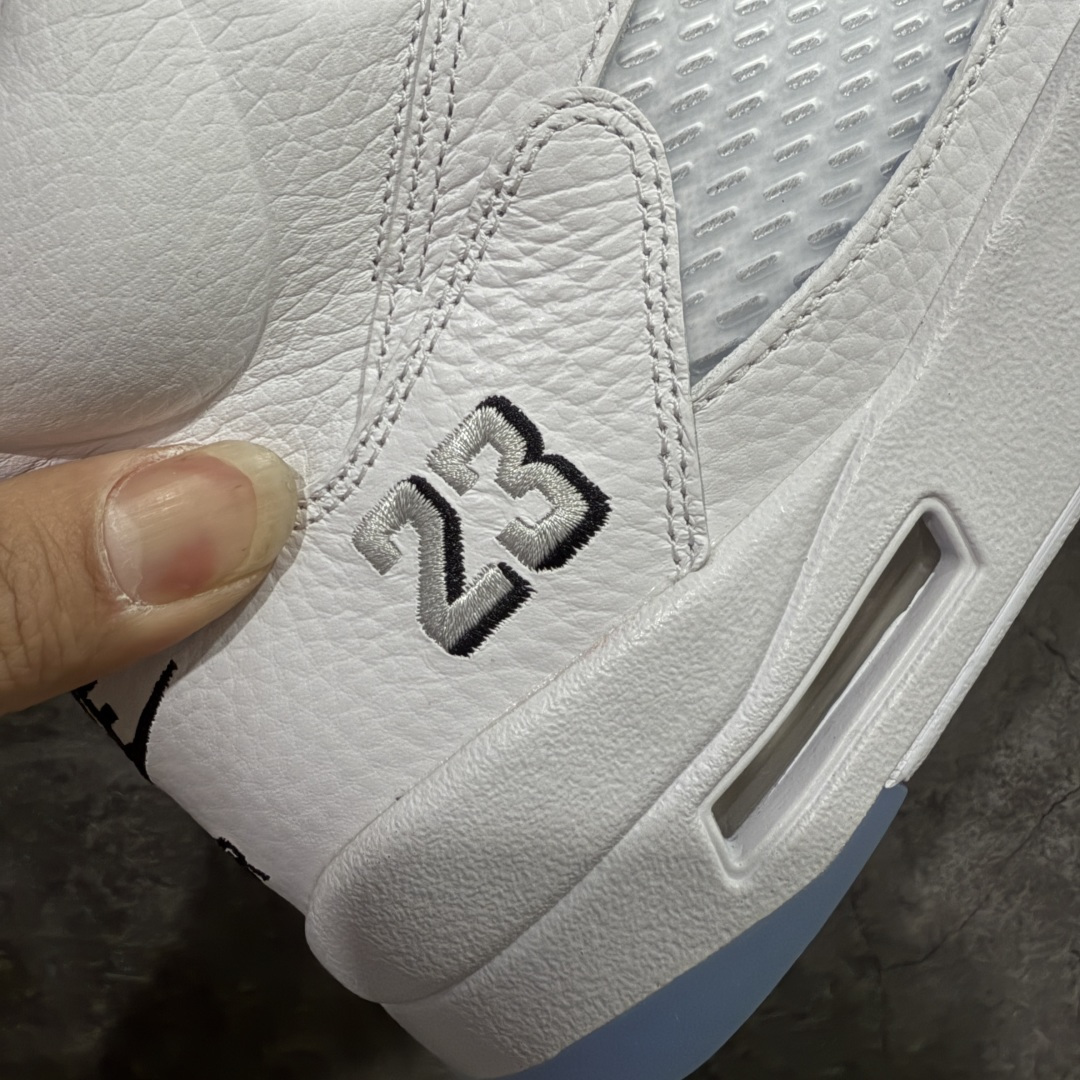 图片[3]-【GX纯原】Air Jordan 5 AJ5 “复刻白银” HQ7978-103 原厂材料 原厂模具 原厂楦头 市场正确版本 区分错版 国内一线大厂出品 匠心打造 原厂皮料原厂数据 全新纸板 模具打造 外贸 平台高端零售专供品质 品质毋庸置疑 一眼正品既视感 细节均已解码 尺码：40 40.5 41 42 42.5 43 44 44.5 45 46 47.5 48.5-选品中心