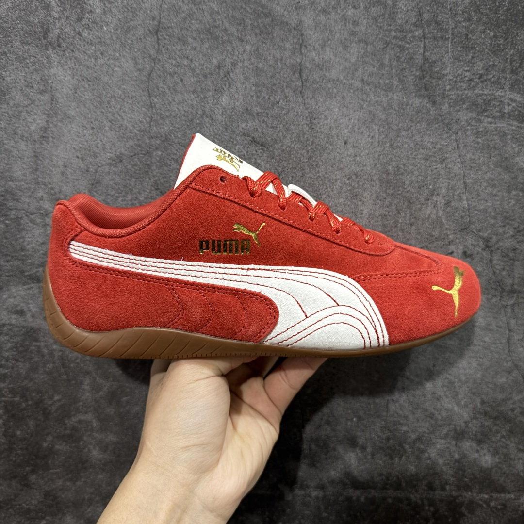【渠道纯原版】Puma Speedcat OG Sparco 彪马罗马阿莫尔系列 复古运动休闲赛车跑鞋红白马年限定 408848-01 目前市场最优版本 无论是版型 细节 烫金刺绣走线 完全碾压市场任意版本 欢迎对比🆚 工厂耗时3个月开发 原装档案原数据纸版楦型 采用固色翻毛皮鞋面材质(正确二次成型\'猛帮\'成型工艺🆚区别市面版本!!) 外置原数据开发轻量耐磨橡胶大底💪🏻 全球知名运动品牌PUMA宝马赛车系列 融合了宝马车队的标志性配色 以趣味十足又前卫复古的设计引领潮流 将赛道精神融入街头时尚 开启前卫竞速之旅 主打前卫复古风 Roma鞋款的鞋侧以复古的流线造型 缀以宝马经典Logo 巧妙吸睛 而Speedcat鞋款以亮眼三色条纹元素缀以舒适鞋面 赋予了独特的个性美学 演绎赛车的无尽能量 尺码：35.5-45-选品中心