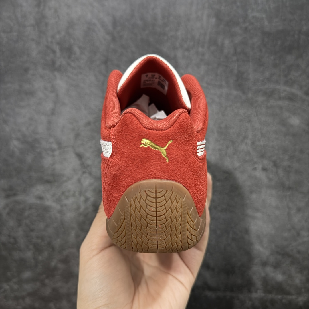 图片[4]-【渠道纯原版】Puma Speedcat OG Sparco 彪马罗马阿莫尔系列 复古运动休闲赛车跑鞋红白马年限定 408848-01 目前市场最优版本 无论是版型 细节 烫金刺绣走线 完全碾压市场任意版本 欢迎对比🆚 工厂耗时3个月开发 原装档案原数据纸版楦型 采用固色翻毛皮鞋面材质(正确二次成型\’猛帮\’成型工艺🆚区别市面版本!!) 外置原数据开发轻量耐磨橡胶大底💪🏻 全球知名运动品牌PUMA宝马赛车系列 融合了宝马车队的标志性配色 以趣味十足又前卫复古的设计引领潮流 将赛道精神融入街头时尚 开启前卫竞速之旅 主打前卫复古风 Roma鞋款的鞋侧以复古的流线造型 缀以宝马经典Logo 巧妙吸睛 而Speedcat鞋款以亮眼三色条纹元素缀以舒适鞋面 赋予了独特的个性美学 演绎赛车的无尽能量 尺码：35.5-45-选品中心