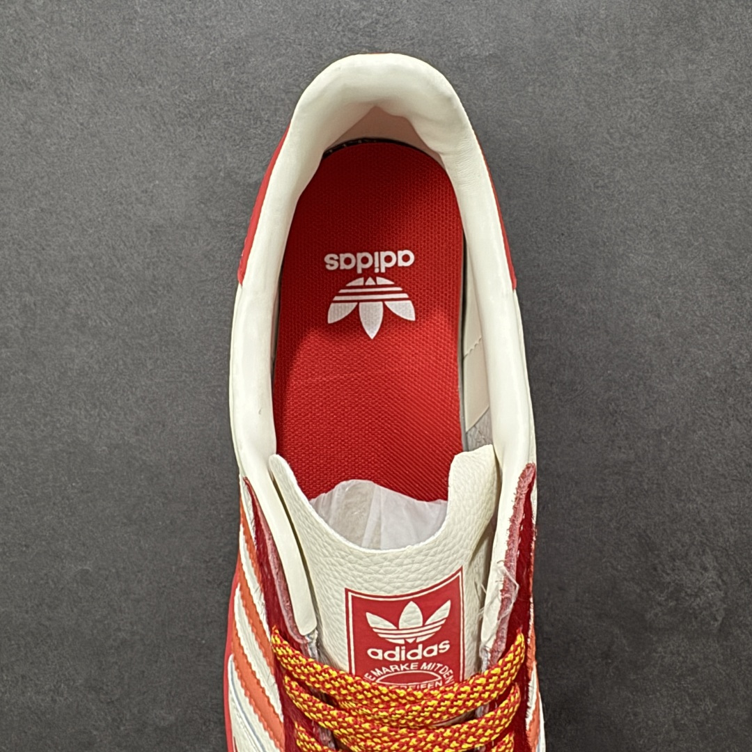 图片[7]-【定制版】马年新款Adidas Originals GAZELLE BOLD W“马年联名限定-橙红”专为 2026 丙午马年打造的限定款德训鞋，以活力橙红撞色点燃新年氛围，鞋头 2026 字样 + 鞋侧奔马印花，橙红条纹呼应马年活力，米白荔枝纹皮革搭配橙红渐变条纹，红色鞋带与鞋尾形成视觉呼应，经典德训鞋型注入鲜活年味，吸睛度拉满！ 货号： LX0902 尺码： 36 36.5 37.5 38 38.5 39 40 40.5 41 42 42.5 43 44 44.5 45-选品中心