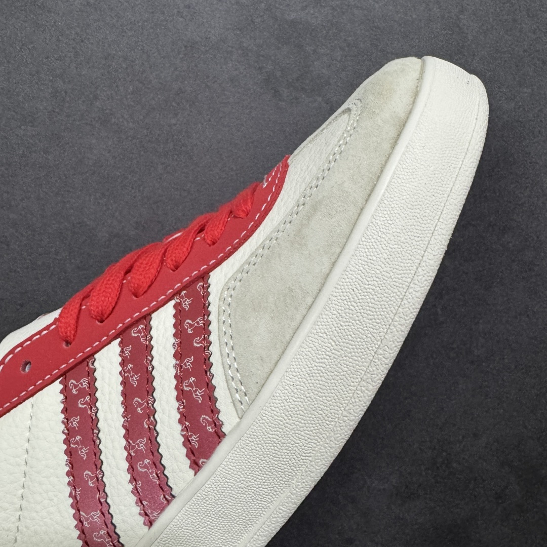 图片[5]-【定制版】马年新款Adidas Originals GAZELLE BOLD W“马年联名限定-橙红”专为 2026 丙午马年打造的限定款德训鞋，以活力橙红撞色点燃新年氛围，鞋头 2026 字样 + 鞋侧奔马印花，橙红条纹呼应马年活力，米白荔枝纹皮革搭配橙红渐变条纹，红色鞋带与鞋尾形成视觉呼应，经典德训鞋型注入鲜活年味，吸睛度拉满！ 货号： JJ2602 尺码： 36 36.5 37.5 38 38.5 39 40 40.5 41 42 42.5 43 44 44.5 45-选品中心