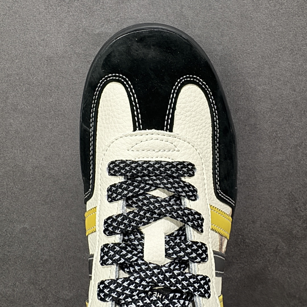 图片[8]-【定制版】马年新款海外定制限量发售 Adidas Originals GAZELLE INDOOR“马年联名限定-鎏金黑”专为 2026 丙午马年打造的国风限定德训鞋，将水墨奔马与鎏金纹样融入复古鞋型，鞋身满印墨韵奔马 + 卷草纹，搭配鞋侧 “马” 字印章，白荔枝纹皮革碰撞黑金黄条纹，黑色翻毛皮鞋头 + 编织鞋带，层次丰富不单调，复古感与高级感兼备！ 货号： LX0903 尺码： 36 36.5 37.5 38 38.5 39 40 40.5 41 42 42.5 43 44 44.5 45-选品中心