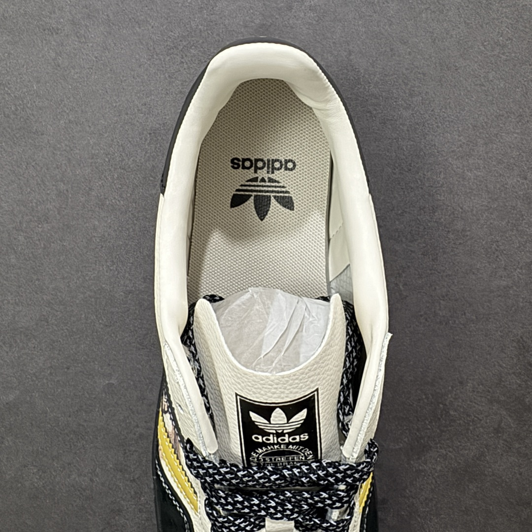 图片[7]-【定制版】马年新款海外定制限量发售 Adidas Originals GAZELLE INDOOR“马年联名限定-鎏金黑”专为 2026 丙午马年打造的国风限定德训鞋，将水墨奔马与鎏金纹样融入复古鞋型，鞋身满印墨韵奔马 + 卷草纹，搭配鞋侧 “马” 字印章，白荔枝纹皮革碰撞黑金黄条纹，黑色翻毛皮鞋头 + 编织鞋带，层次丰富不单调，复古感与高级感兼备！ 货号： LX0903 尺码： 36 36.5 37.5 38 38.5 39 40 40.5 41 42 42.5 43 44 44.5 45-选品中心