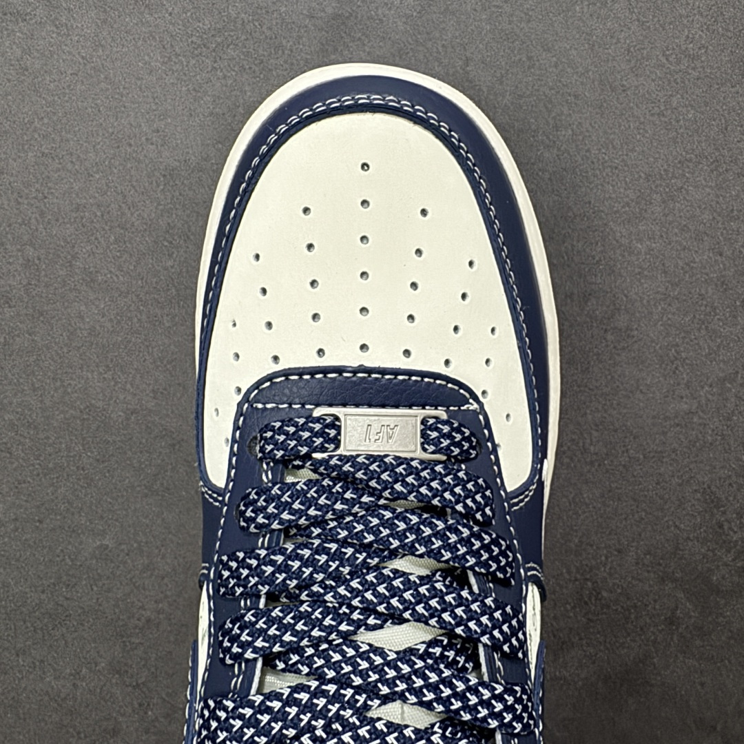 图片[8]-【定制版】Nike Air Force 1 Low（斯图西联名） 空军一号 爆款高端定制 反光满印Logo+刺绣标识，街头质感拉满！ 鞋侧有Stussy刺绣标识，融标志性的涂鸦式Logo与满印品牌标识，鞋身采用米白与藏蓝拼接设计，金属挂饰等细节强化了联名辨识度。 定制鞋盒 大厂纯原品质出货 超高清洁度 皮料切割干净无任何毛边 细节完美 货号：HH7518-081 尺码：36 36.5 37.5 38 38.5 39 40 40.5 41 42 42.5 43 44 44.5 45-选品中心