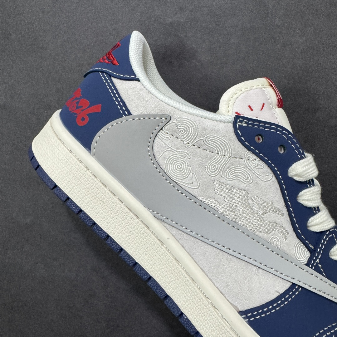 图片[6]-【定制版】龙年收尾 马年接棒AIR JORDAN 1 藏蓝撞白自带复古滤镜，蛇纹压纹鞋面搭配银灰Swoosh，鞋侧“2026”标识呼应新年节点。可拆卸挂饰融合传统年味，软弹缓震中底兼顾颜值与脚感，无论是跨年派对还是日常通勤，都能让你轻松成为焦点。 货号：JJ2508-106 尺码：36 36.5 37.5 38 38.5 39 40 40.5 41 42 42.5 43 44 44.5 45-选品中心