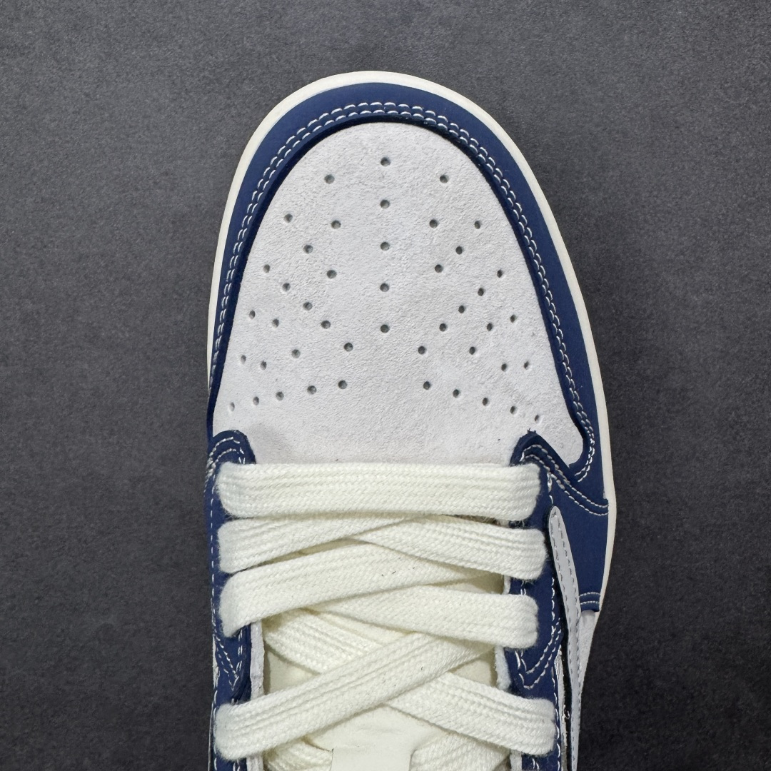 图片[8]-【定制版】龙年收尾 马年接棒AIR JORDAN 1 藏蓝撞白自带复古滤镜，蛇纹压纹鞋面搭配银灰Swoosh，鞋侧“2026”标识呼应新年节点。可拆卸挂饰融合传统年味，软弹缓震中底兼顾颜值与脚感，无论是跨年派对还是日常通勤，都能让你轻松成为焦点。 货号：JJ2508-106 尺码：36 36.5 37.5 38 38.5 39 40 40.5 41 42 42.5 43 44 44.5 45-选品中心