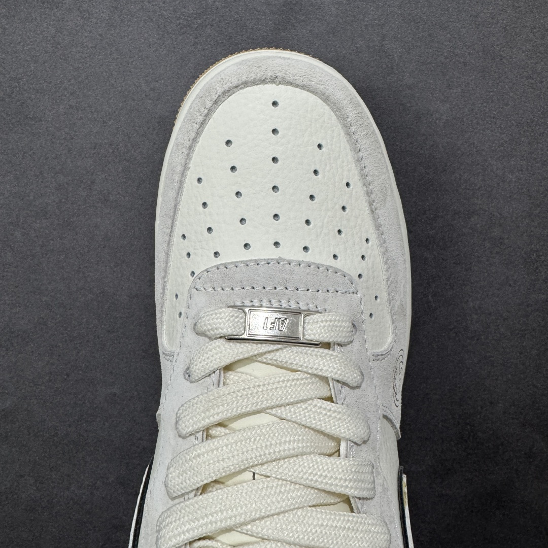 图片[8]-【定制版】质感拉满 NIKE AIR FORCE 1 精选细腻麂皮与皮革拼接鞋身，Gucci经典老花元素点缀后跟与鞋身，金属包边勾勒Swoosh轮廓，复古生胶大底融合Air气垫科技，奢华质感与舒适脚感兼具。鞋身Gucci压印与标识细节拉满，日常通勤或街头出街都能轻松驾驭，让你在人群中脱颖而出。 货号：MM3399-809 尺码：36 36.5 37.5 38 38.5 39 40 40.5 41 42 42.5 43 44 44.5 45-选品中心