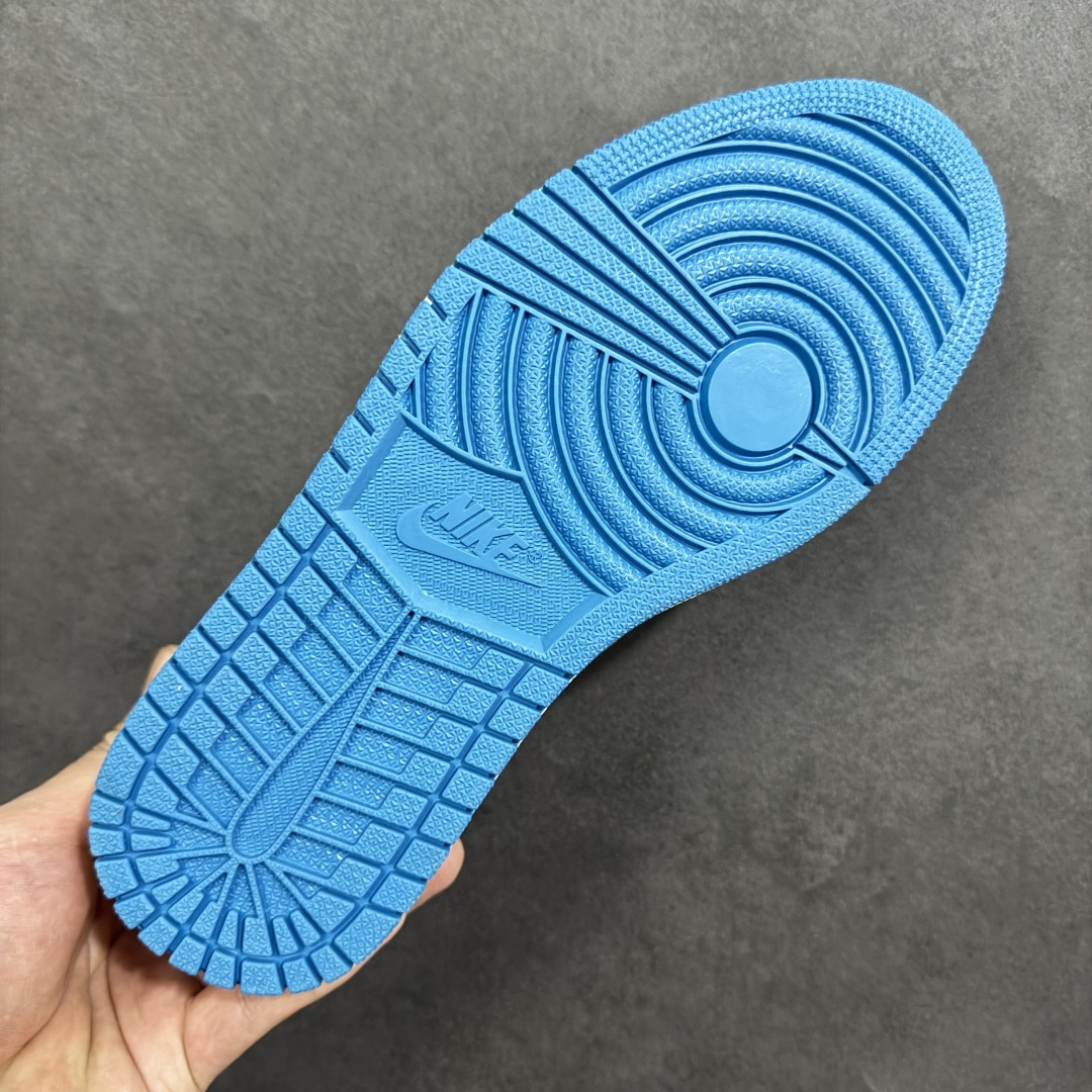 图片[9]-【定制版】Travis Scott x Air Jordan 1 Low 低帮 马年限定 红白黄倒钩 AJ1 乔丹1代 aj1 乔1 低邦 红白黄倒勾 乔丹篮球鞋系列 鞋款整体以米白色皮革为底搭配红色皮革框架覆盖层，标志性的反钩Swoosh Logo采用黄色点缀，内侧则辅以白色Swoosh Logo呈现，鞋舌等多处TS标志性元素均得以保留；鞋舌绣标上以馬字样呈现，后跟的Jack厂牌标志及Wings Logoj均采用白色缝线打造，鞋头处迷你Swoosh Logo黄色示人，后跟侧下方印有图腾马像，彰显联名身份；最后以米白色中底搭配蓝色橡胶外底完善整体设计收尾。 货号：DZ2688-116 尺码：36 36.5 37.5 38 38.5 39 40 40.5 41 42 42.5 43 44 44.5 45-选品中心