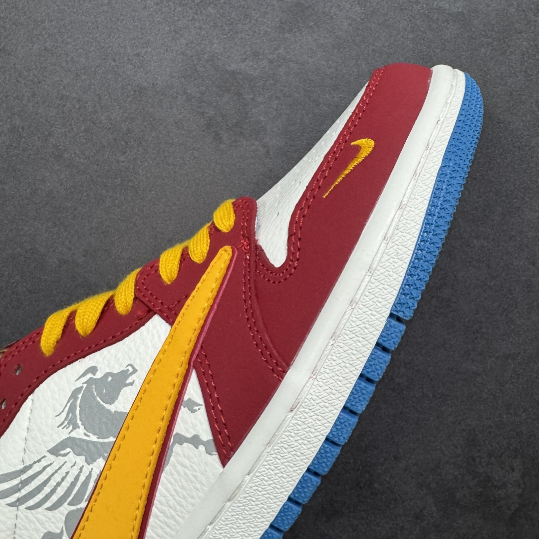 图片[5]-【定制版】Travis Scott x Air Jordan 1 Low 低帮 马年限定 红白黄倒钩 AJ1 乔丹1代 aj1 乔1 低邦 红白黄倒勾 乔丹篮球鞋系列 鞋款整体以米白色皮革为底搭配红色皮革框架覆盖层，标志性的反钩Swoosh Logo采用黄色点缀，内侧则辅以白色Swoosh Logo呈现，鞋舌等多处TS标志性元素均得以保留；鞋舌绣标上以馬字样呈现，后跟的Jack厂牌标志及Wings Logoj均采用白色缝线打造，鞋头处迷你Swoosh Logo黄色示人，后跟侧下方印有图腾马像，彰显联名身份；最后以米白色中底搭配蓝色橡胶外底完善整体设计收尾。 货号：DZ2688-116 尺码：36 36.5 37.5 38 38.5 39 40 40.5 41 42 42.5 43 44 44.5 45-选品中心