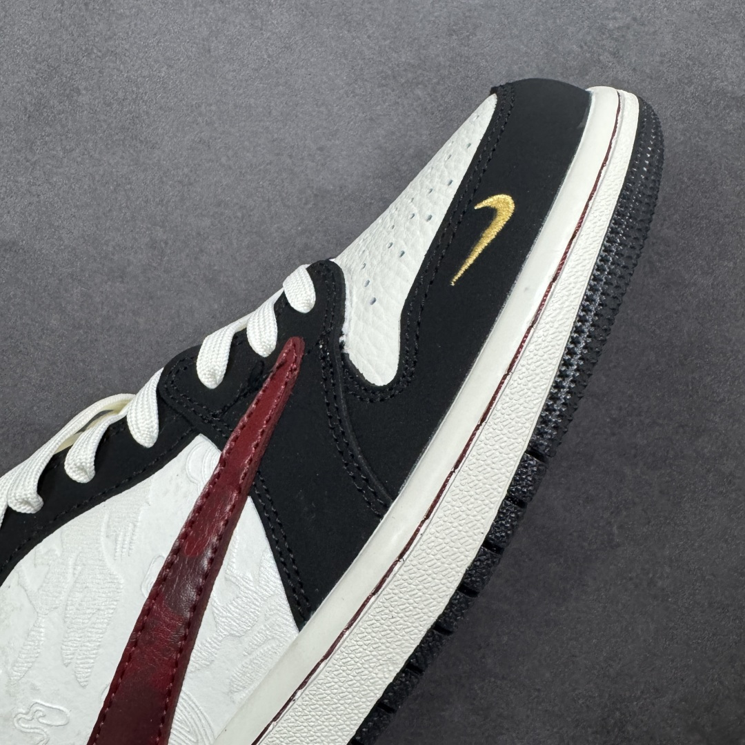 图片[5]-【定制版】乔丹Fragment x Travis Scott xDior Air Jordan 1 Low 三方联名倒钩，整双鞋以全荔枝皮打造，腰身搭配白色「倒勾」，再点缀上Travis Scott 标志性的Logo，后跟处以藤原浩最拿手的蓝色为主色调，完善极具Fragment Design的白蓝黑设计风格，左右脚分别以Travis Scott鬼脸和乔丹飞翼加以修饰，彰显出三方联名的奢华格调 尺码： 36 36.5 37.5 38 38.5 39 40 40.5 41 42 42.5 43 44 45 货号：NH0601-060-选品中心