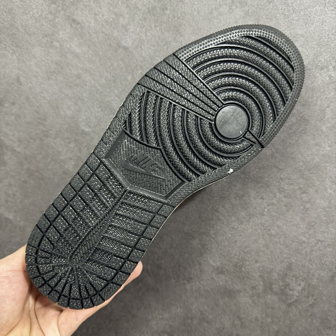 图片[9]-【定制版】乔丹Fragment x Travis Scott xDior Air Jordan 1 Low 三方联名倒钩，整双鞋以全荔枝皮打造，腰身搭配白色「倒勾」，再点缀上Travis Scott 标志性的Logo，后跟处以藤原浩最拿手的蓝色为主色调，完善极具Fragment Design的白蓝黑设计风格，左右脚分别以Travis Scott鬼脸和乔丹飞翼加以修饰，彰显出三方联名的奢华格调 尺码： 36 36.5 37.5 38 38.5 39 40 40.5 41 42 42.5 43 44 45 货号：NH0601-060-选品中心