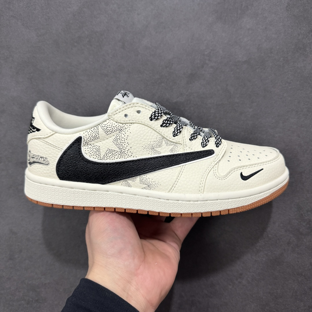 【定制版】Travis Scott x Fragment Design x Air Jordan 1 Low OG SP AJ1 乔1米黑撞色 低帮文化休闲板鞋  #多方联名合作融合了Travis Scott 独特的音乐风格，藤原浩个性的设计风格以及Jordan品牌的经典元素 使其成为一双具有独特身份和价值的鞋子 清新而立体的外观加上联名标识更突出了其独特身份 这种配色方案显示出活力和时尚感 在视觉上引人注目 鞋身的质感和细腻的细节处理使其显得高端而格调十足 这款“倒钩”联名是设计与创意完美结合 融合多方的个性风格是一款备受瞩目的潮流鞋款 货号：LD2028-073  尺码：36 36.5 37.5 38 38.5 39 40 40.5 41 42 42.5 43 44 44.5 45-选品中心