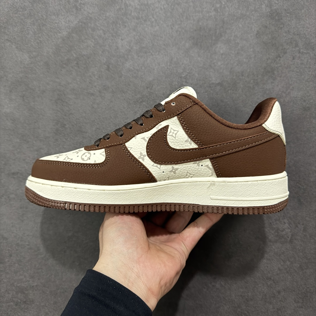 图片[2]-【定制版】NIke Air Force 1 \’07 Low “LV联名–棕酪印花” 空军一号低帮 运动鞋 休闲鞋 折边针车 工艺难度大 原楦头原纸板 高端定制鞋盒 原厂鞋底 超高清洁度 细节完美 货号：DF0188-127 尺码：36 36.5 37.5 38 38.5 39 40 40.5 41 42 42.5 43 44 44.5 45-选品中心
