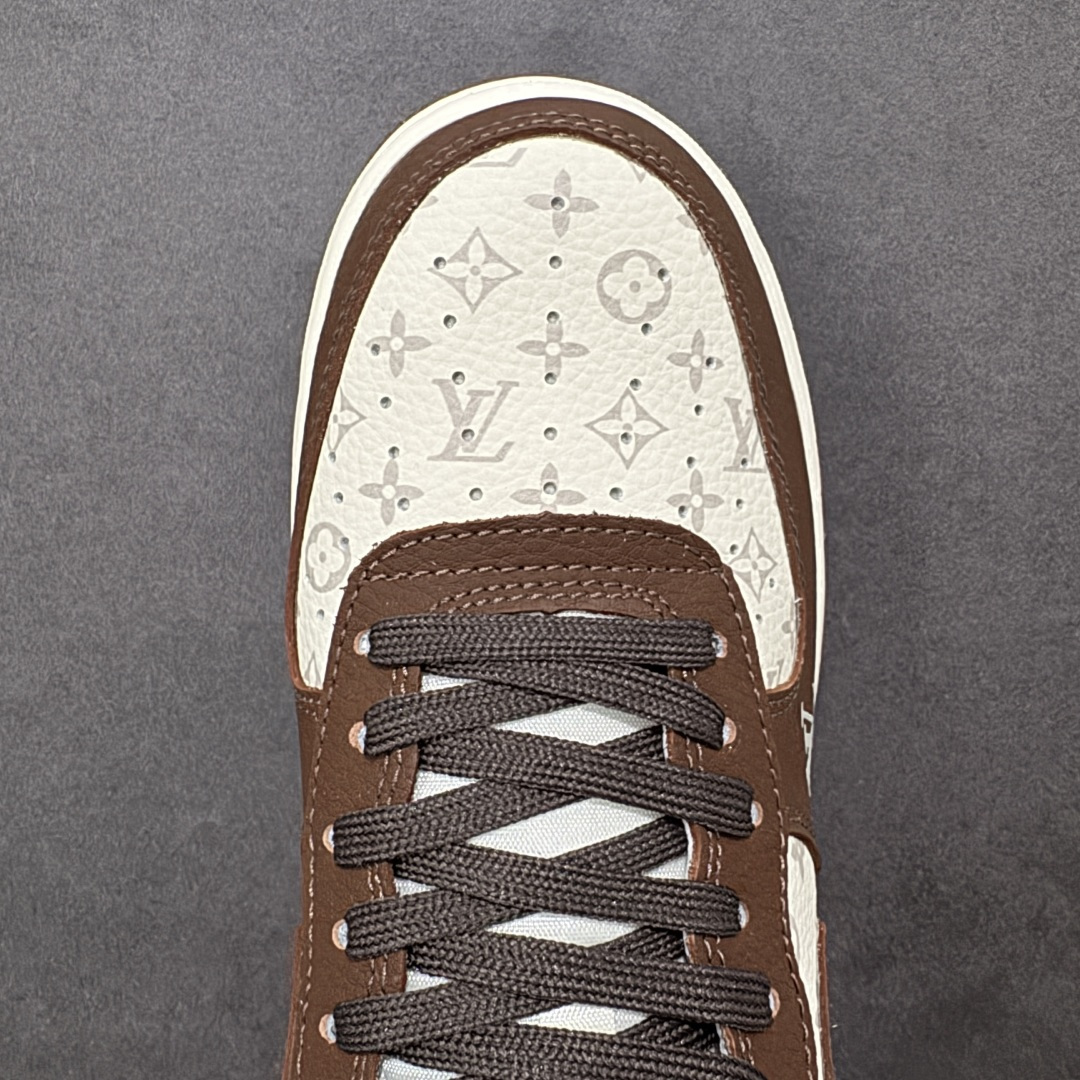 图片[8]-【定制版】NIke Air Force 1 \’07 Low “LV联名–棕酪印花” 空军一号低帮 运动鞋 休闲鞋 折边针车 工艺难度大 原楦头原纸板 高端定制鞋盒 原厂鞋底 超高清洁度 细节完美 货号：DF0188-127 尺码：36 36.5 37.5 38 38.5 39 40 40.5 41 42 42.5 43 44 44.5 45-选品中心