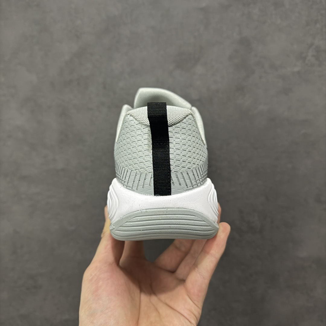 图片[4]-【公司级】NIKE COMFIRIDE 透气防震运动跑步鞋 搭载柔软厚实的 ComfiRide 泡绵缓震配置，助你征服充满挑战的路面，大步流星，微笑前行。该鞋款舒适非凡，让你爱不释脚。织物与合成材质组合鞋面，帮助双足保持稳固。鞋款搭载缓震配置，鞋舌和鞋口融入柔软接触点，缔造出众舒适度。橡胶外底，塑就出色抓地力，助力一路畅跑。 尺码：40-45 货号：DX5886-007-选品中心