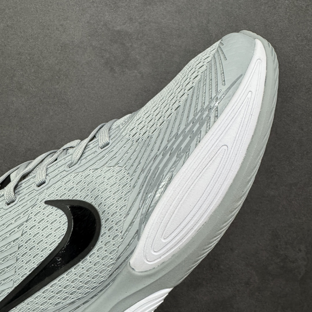 图片[5]-【公司级】NIKE COMFIRIDE 透气防震运动跑步鞋 搭载柔软厚实的 ComfiRide 泡绵缓震配置，助你征服充满挑战的路面，大步流星，微笑前行。该鞋款舒适非凡，让你爱不释脚。织物与合成材质组合鞋面，帮助双足保持稳固。鞋款搭载缓震配置，鞋舌和鞋口融入柔软接触点，缔造出众舒适度。橡胶外底，塑就出色抓地力，助力一路畅跑。 尺码：40-45 货号：DX5886-007-选品中心