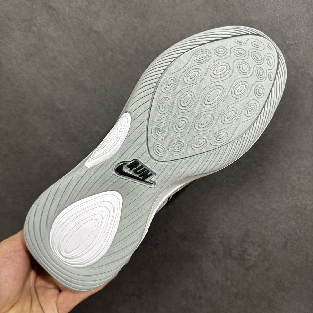 图片[9]-【公司级】NIKE COMFIRIDE 透气防震运动跑步鞋 搭载柔软厚实的 ComfiRide 泡绵缓震配置，助你征服充满挑战的路面，大步流星，微笑前行。该鞋款舒适非凡，让你爱不释脚。织物与合成材质组合鞋面，帮助双足保持稳固。鞋款搭载缓震配置，鞋舌和鞋口融入柔软接触点，缔造出众舒适度。橡胶外底，塑就出色抓地力，助力一路畅跑。 尺码：40-45 货号：DX5886-007-选品中心