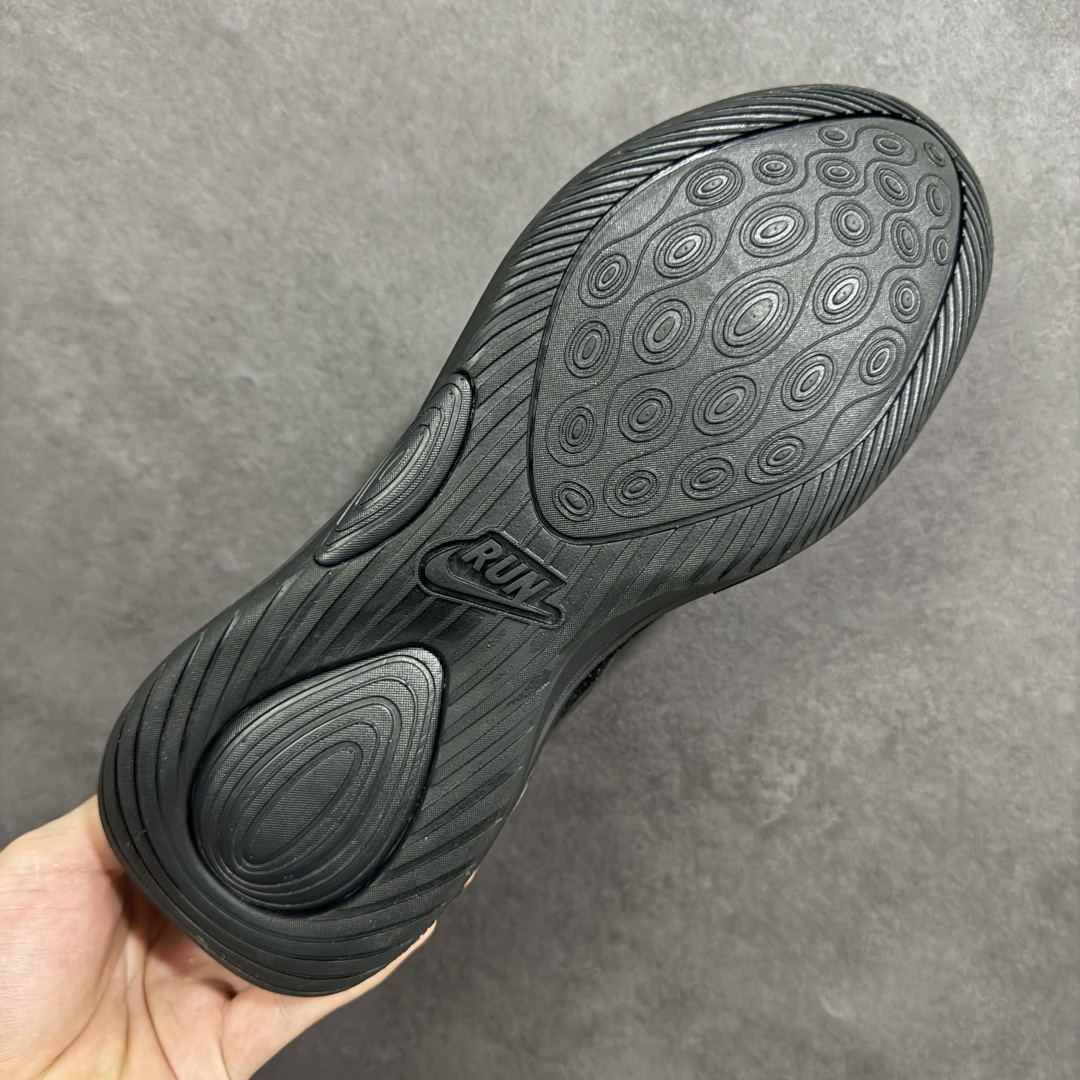 图片[9]-【公司级】NIKE COMFIRIDE 透气防震运动跑步鞋 搭载柔软厚实的 ComfiRide 泡绵缓震配置，助你征服充满挑战的路面，大步流星，微笑前行。该鞋款舒适非凡，让你爱不释脚。织物与合成材质组合鞋面，帮助双足保持稳固。鞋款搭载缓震配置，鞋舌和鞋口融入柔软接触点，缔造出众舒适度。橡胶外底，塑就出色抓地力，助力一路畅跑。 尺码：40-45 货号：DX5886-006-选品中心