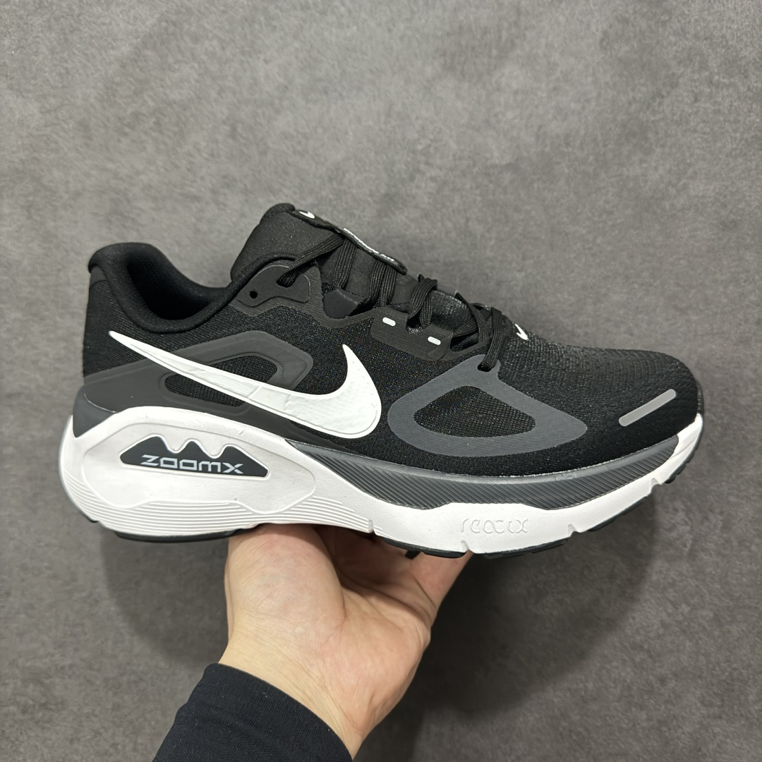 【公司级】Nike Structure PLUS 轻量跑鞋鞋面采用透气工程网眼材质制作。登月 鞋身整体轻盈舒适透气,耐克 简约风格，让日穿的穿搭更时尚。前掌搭载Air Zoom气垫，中底采用泡棉减震科技 货号：HQ3048-101 尺码：40-45-选品中心