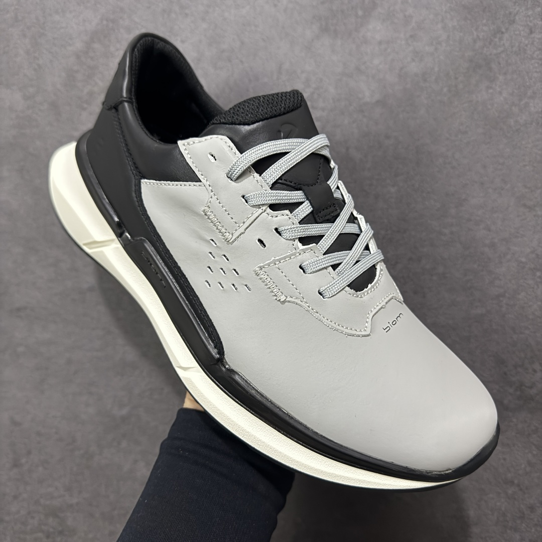 图片[3]-【公司级】Ecco 爱步健步BIOMC 25周年新款百搭跑步健身鞋   #鞋面采用迪尼玛牛皮，轻盈柔韧耐磨，提供抗撕裂性能 自然律动科技，符合人体工学鞋楦，贴近足部形态 穿着更舒适 直接注塑工艺连接鞋面与鞋底，一体成型，合脚稳固 橡胶外底适应多种地形，抓地耐磨，稳定支撑 完美平衡颜值与性能，拓展穿搭可能性 都市探索 步履悠然  货号：875825 尺码：39 40 41 42 43 44-M1-F4-选品中心