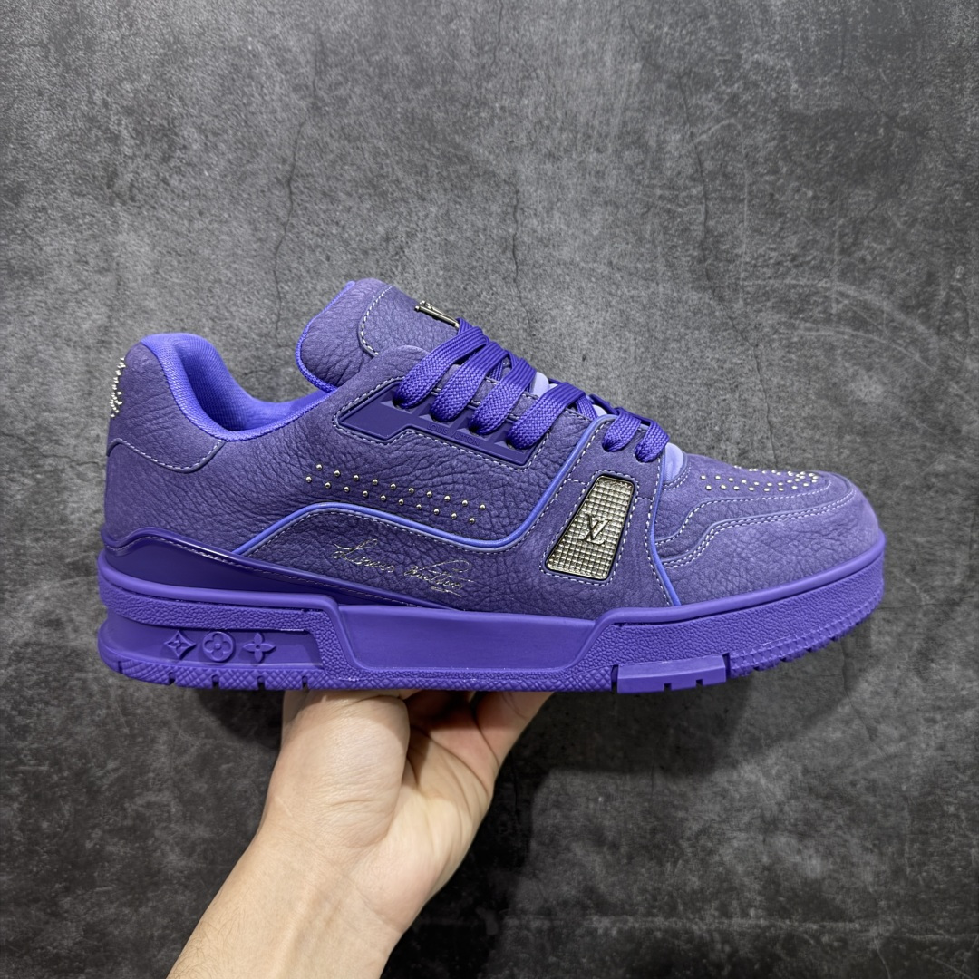 【天花板/Goat版】 市场最强版 没有之一的存在💪🏻 Louis Vuitton LV Trainer 系列全新版上架 手里有正品的可以对比下🆚懂货的看细节‼️ 此版品质是市场从未达到的新高度！ 整体版型 皮料 牛仔布的色差 压花纹路清晰度 后跟版型等等 都可以自行对比[机智]吊打市场所有货，怒甩十条街的那种，直接来正品对比图🆚，欢迎拿市场各大工厂的货来对比！ 尺码：39-45码-选品中心