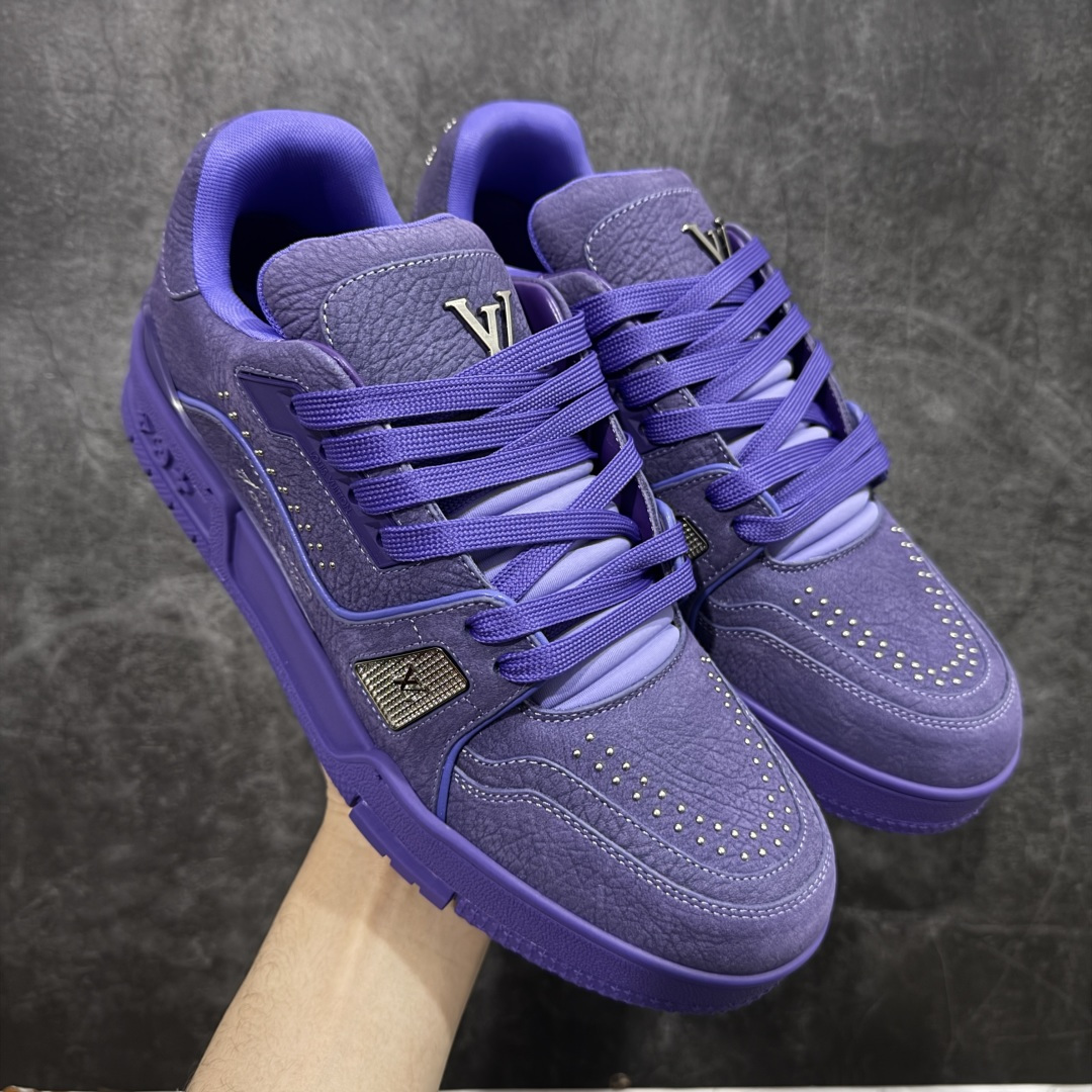 【天花板/Goat版】 市场最强版 没有之一的存在💪🏻 Louis Vuitton LV Trainer 系列全新版上架 手里有正品的可以对比下🆚懂货的看细节‼️ 此版品质是市场从未达到的新高度！ 整体版型 皮料 牛仔布的色差 压花纹路清晰度 后跟版型等等 都可以自行对比[机智]吊打市场所有货，怒甩十条街的那种，直接来正品对比图🆚，欢迎拿市场各大工厂的货来对比！ 尺码：39-45码-选品中心