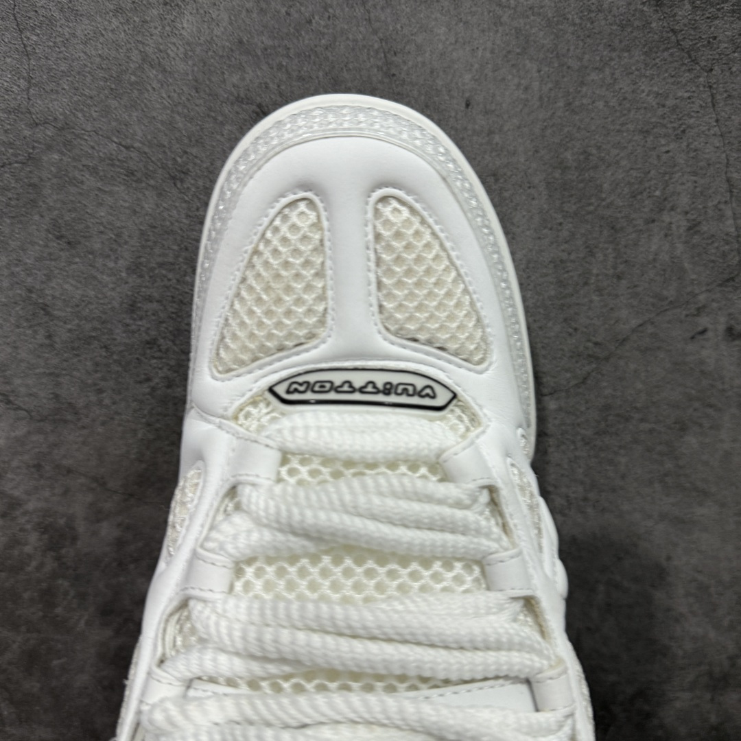 图片[5]-【YS纯原】Louis Vuitton Trainer Skate圆头系带 低帮 时尚板鞋 男女同款 ✦ Trainer Skate 经典轮廓 ✦ 鞋型饱满立体，比例协调，上脚不臃肿 ✦ 鞋面采用荔枝纹头层皮＋粒面头层皮组合 ✦ 皮料细腻扎实，质感稳定耐看 ✦ 草写风格 Louis Vuitton 标志点缀，细节丰富 ✦ 内置超软脚感 EVA 鞋垫 ✦ 后跟耐弯折滴塑支撑片，行走更稳定 ✦ 外置 TPR 光泽组合隔色鞋底，层次分明 ✦ 设计灵感源自复古篮球鞋 ✦ 由 Virgil Abloh 操刀打造 ✦ 黑白主色调搭配亮色细节，百搭不挑风格 ✦ 升级厚实抽屉礼品鞋盒 ✦ 双礼盒 含包装说明书、防尘布袋 尺码：35–47-选品中心