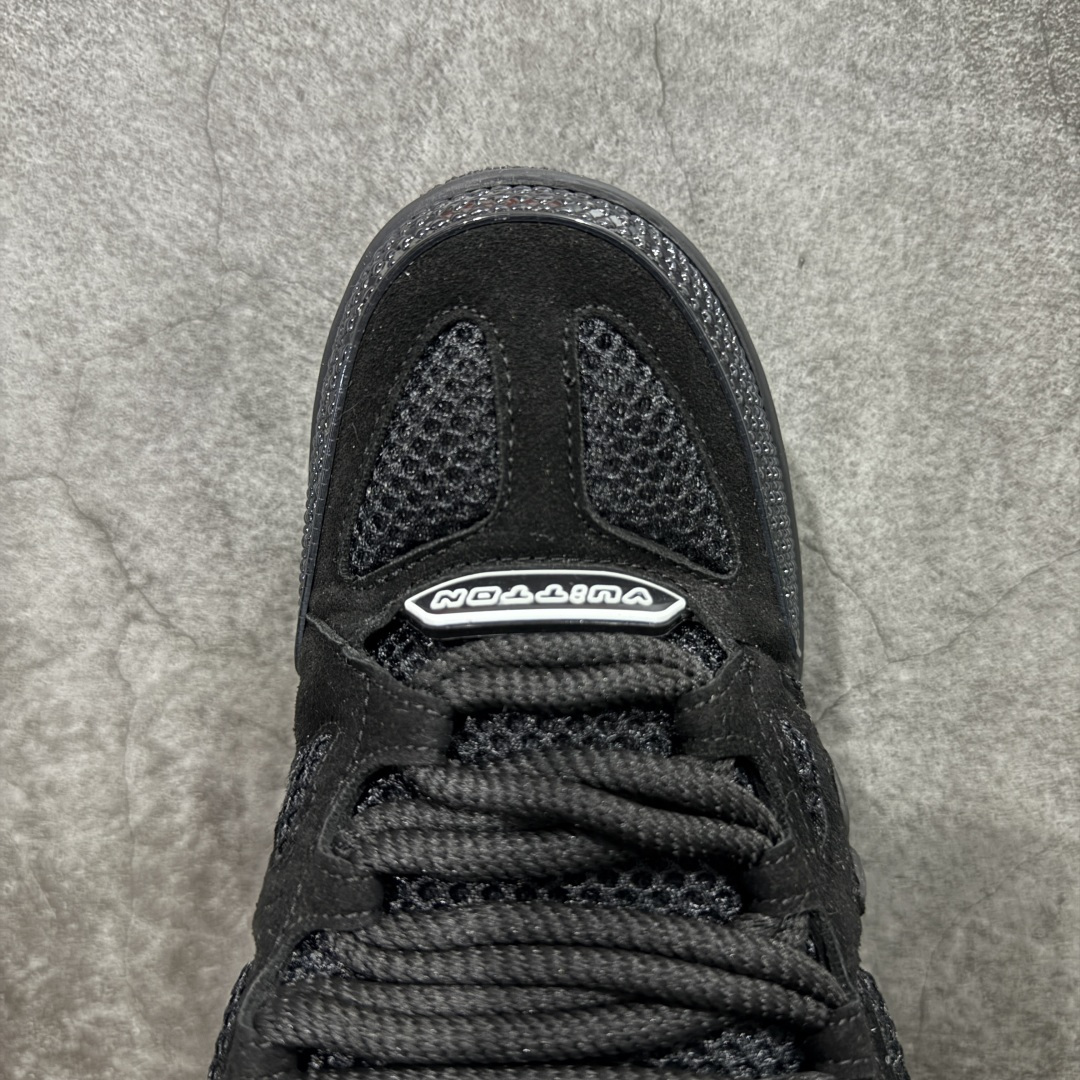 图片[5]-【YS纯原】Louis Vuitton Trainer Skate圆头系带 低帮 时尚板鞋 男女同款 ✦ Trainer Skate 经典轮廓 ✦ 鞋型饱满立体，比例协调，上脚不臃肿 ✦ 鞋面采用荔枝纹头层皮＋粒面头层皮组合 ✦ 皮料细腻扎实，质感稳定耐看 ✦ 草写风格 Louis Vuitton 标志点缀，细节丰富 ✦ 内置超软脚感 EVA 鞋垫 ✦ 后跟耐弯折滴塑支撑片，行走更稳定 ✦ 外置 TPR 光泽组合隔色鞋底，层次分明 ✦ 设计灵感源自复古篮球鞋 ✦ 由 Virgil Abloh 操刀打造 ✦ 黑白主色调搭配亮色细节，百搭不挑风格 ✦ 升级厚实抽屉礼品鞋盒 ✦ 双礼盒 含包装说明书、防尘布袋 尺码：35–47-选品中心