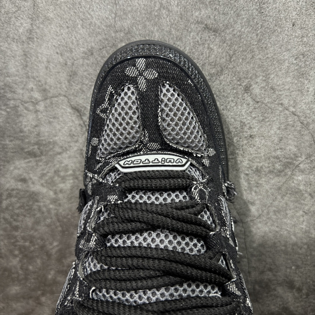 图片[5]-【YS纯原】Louis Vuitton Trainer Skate圆头系带 低帮 时尚板鞋 男女同款 ✦ Trainer Skate 经典轮廓 ✦ 鞋型饱满立体，比例协调，上脚不臃肿 ✦ 鞋面采用荔枝纹头层皮＋粒面头层皮组合 ✦ 皮料细腻扎实，质感稳定耐看 ✦ 草写风格 Louis Vuitton 标志点缀，细节丰富 ✦ 内置超软脚感 EVA 鞋垫 ✦ 后跟耐弯折滴塑支撑片，行走更稳定 ✦ 外置 TPR 光泽组合隔色鞋底，层次分明 ✦ 设计灵感源自复古篮球鞋 ✦ 由 Virgil Abloh 操刀打造 ✦ 黑白主色调搭配亮色细节，百搭不挑风格 ✦ 升级厚实抽屉礼品鞋盒 ✦ 双礼盒 含包装说明书、防尘布袋 尺码：35–47-选品中心