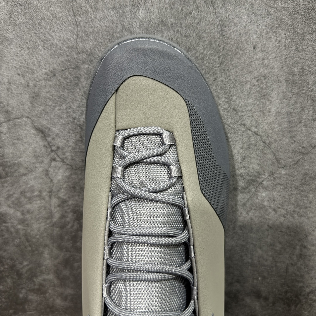 图片[5]-【莞产原盒版】Arcteryx始祖鸟 Konseal Shoe 舒适 防滑耐磨透气支撑抓地 登山鞋 灰色 正确原盒 全鞋采用头层麂皮 耐磨防滑黄金V底 莞产高品质 区别市场通货 代购指定版本 原数据开发 不掉标 正确高频字体 鸟爪细节完美 区别市场公版货 错误字体货 中底带钢印上脚舒适轻便无负重感 四季百搭 始祖鸟 KONSEAL 轻量户外鞋，这双鞋，不仅仅可以穿着逛街上班，更可以穿着徒步旅游甚至攀岩！说实话，没多少人真的会去攀岩，经我们试穿，这双鞋，日常穿也是非常舒服轻便！搭配日常的衣服完全不违和！结构中底TPU底盘，保护双脚。配置3D模具保护双脚+一体化系带系统，鞋面防撕裂网布、TPU保护膜和牛巴革合成面料，喜欢放心入！这种类型的鞋子咱们家超难得遇到一次，喜欢一定不要错过 尺码：39-45-选品中心