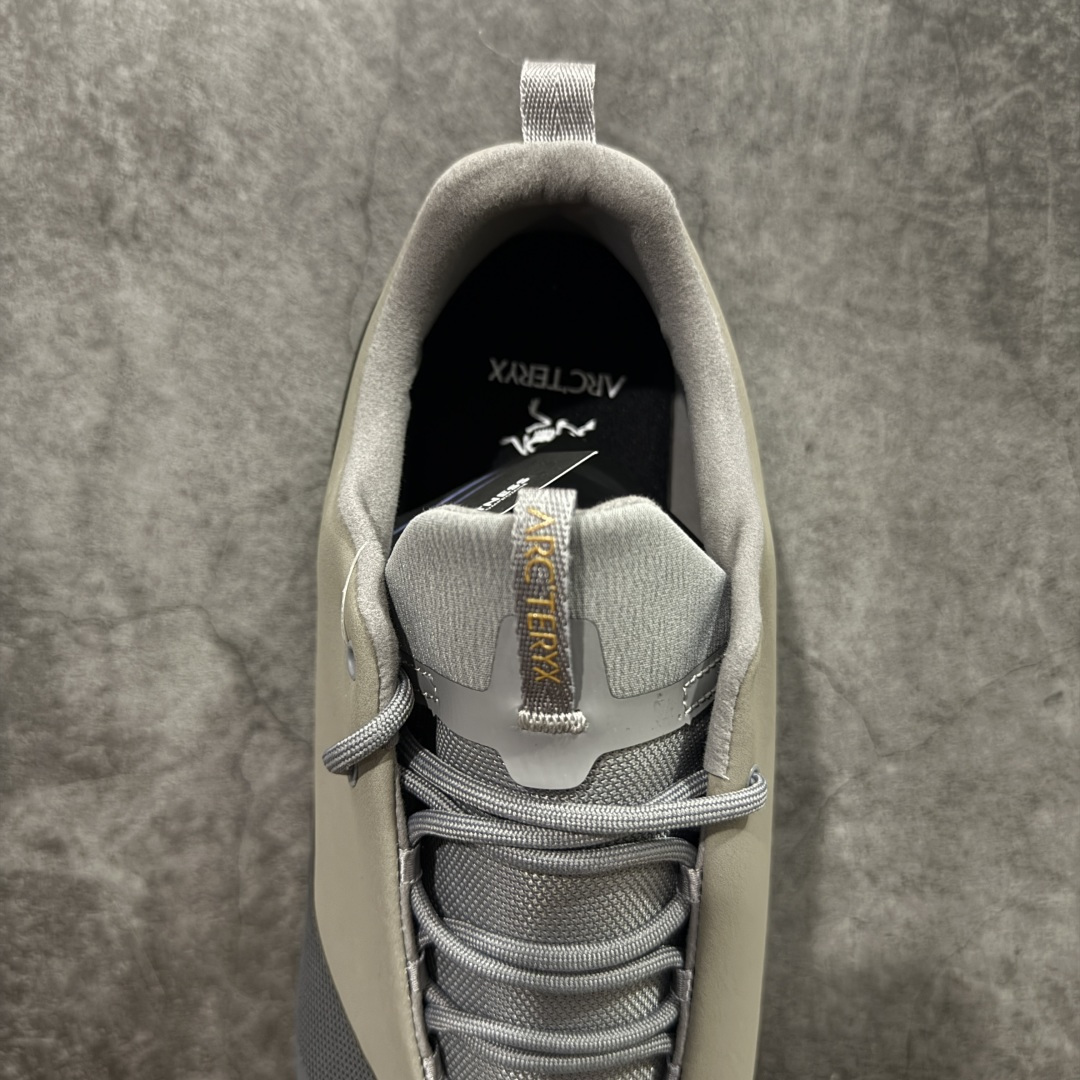 图片[8]-【莞产原盒版】Arcteryx始祖鸟 Konseal Shoe 舒适 防滑耐磨透气支撑抓地 登山鞋 灰色 正确原盒 全鞋采用头层麂皮 耐磨防滑黄金V底 莞产高品质 区别市场通货 代购指定版本 原数据开发 不掉标 正确高频字体 鸟爪细节完美 区别市场公版货 错误字体货 中底带钢印上脚舒适轻便无负重感 四季百搭 始祖鸟 KONSEAL 轻量户外鞋，这双鞋，不仅仅可以穿着逛街上班，更可以穿着徒步旅游甚至攀岩！说实话，没多少人真的会去攀岩，经我们试穿，这双鞋，日常穿也是非常舒服轻便！搭配日常的衣服完全不违和！结构中底TPU底盘，保护双脚。配置3D模具保护双脚+一体化系带系统，鞋面防撕裂网布、TPU保护膜和牛巴革合成面料，喜欢放心入！这种类型的鞋子咱们家超难得遇到一次，喜欢一定不要错过 尺码：39-45-选品中心