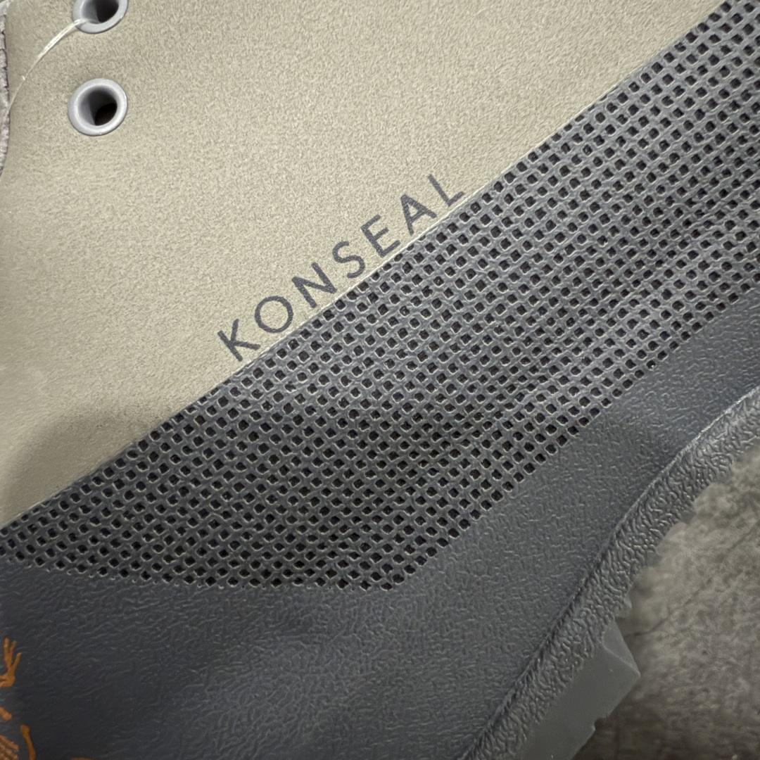 图片[3]-【莞产原盒版】Arcteryx始祖鸟 Konseal Shoe 舒适 防滑耐磨透气支撑抓地 登山鞋 深蓝色 正确原盒 全鞋采用头层麂皮 耐磨防滑黄金V底 莞产高品质 区别市场通货 代购指定版本 原数据开发 不掉标 正确高频字体 鸟爪细节完美 区别市场公版货 错误字体货 中底带钢印上脚舒适轻便无负重感 四季百搭 始祖鸟 KONSEAL 轻量户外鞋，这双鞋，不仅仅可以穿着逛街上班，更可以穿着徒步旅游甚至攀岩！说实话，没多少人真的会去攀岩，经我们试穿，这双鞋，日常穿也是非常舒服轻便！搭配日常的衣服完全不违和！结构中底TPU底盘，保护双脚。配置3D模具保护双脚+一体化系带系统，鞋面防撕裂网布、TPU保护膜和牛巴革合成面料，喜欢放心入！这种类型的鞋子咱们家超难得遇到一次，喜欢一定不要错过 尺码：39-45-选品中心