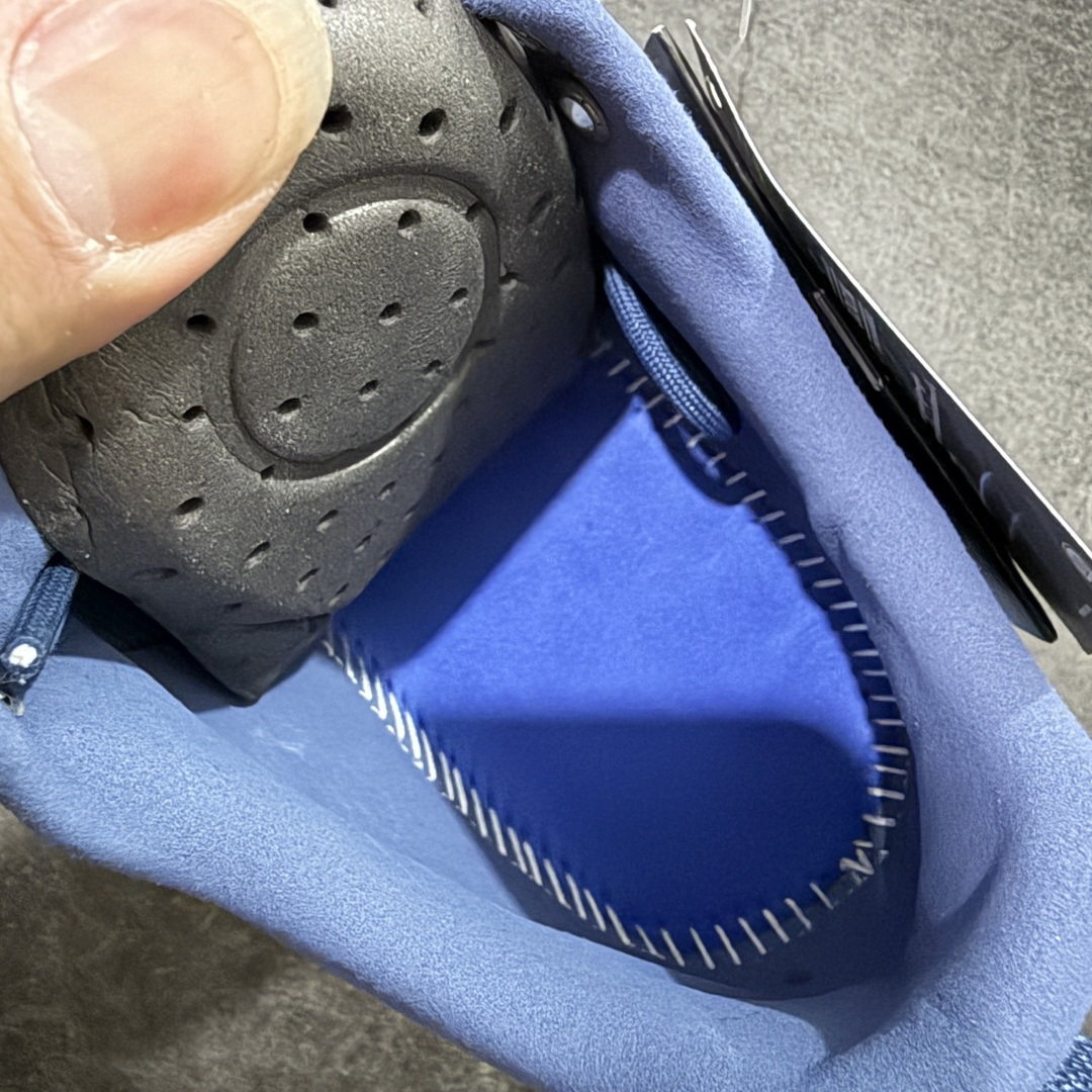 图片[8]-【莞产原盒版】Arcteryx始祖鸟 Konseal Shoe 舒适 防滑耐磨透气支撑抓地 登山鞋 深蓝色 正确原盒 全鞋采用头层麂皮 耐磨防滑黄金V底 莞产高品质 区别市场通货 代购指定版本 原数据开发 不掉标 正确高频字体 鸟爪细节完美 区别市场公版货 错误字体货 中底带钢印上脚舒适轻便无负重感 四季百搭 始祖鸟 KONSEAL 轻量户外鞋，这双鞋，不仅仅可以穿着逛街上班，更可以穿着徒步旅游甚至攀岩！说实话，没多少人真的会去攀岩，经我们试穿，这双鞋，日常穿也是非常舒服轻便！搭配日常的衣服完全不违和！结构中底TPU底盘，保护双脚。配置3D模具保护双脚+一体化系带系统，鞋面防撕裂网布、TPU保护膜和牛巴革合成面料，喜欢放心入！这种类型的鞋子咱们家超难得遇到一次，喜欢一定不要错过 尺码：39-45-选品中心