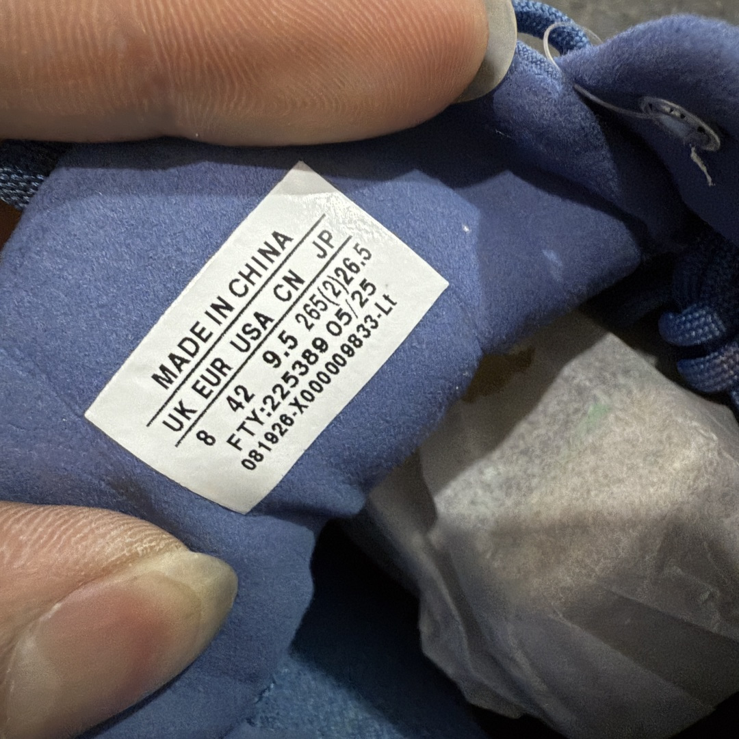 图片[6]-【莞产原盒版】Arcteryx始祖鸟 Konseal Shoe 舒适 防滑耐磨透气支撑抓地 登山鞋 深蓝色 正确原盒 全鞋采用头层麂皮 耐磨防滑黄金V底 莞产高品质 区别市场通货 代购指定版本 原数据开发 不掉标 正确高频字体 鸟爪细节完美 区别市场公版货 错误字体货 中底带钢印上脚舒适轻便无负重感 四季百搭 始祖鸟 KONSEAL 轻量户外鞋，这双鞋，不仅仅可以穿着逛街上班，更可以穿着徒步旅游甚至攀岩！说实话，没多少人真的会去攀岩，经我们试穿，这双鞋，日常穿也是非常舒服轻便！搭配日常的衣服完全不违和！结构中底TPU底盘，保护双脚。配置3D模具保护双脚+一体化系带系统，鞋面防撕裂网布、TPU保护膜和牛巴革合成面料，喜欢放心入！这种类型的鞋子咱们家超难得遇到一次，喜欢一定不要错过 尺码：39-45-选品中心