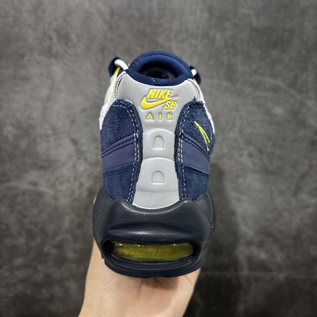 图片[4]-【顶级芯片版】Eric Koston x Nike Air Max 95 \”Obsidian and Speed Yellow\” 蓝白 货号：HQ8492-400 顶级版 开发数月 原版开发 多道QC质检 鞋型完美复刻 原厂级别工艺 正确色卡 正确气垫蓝光 正确大底 独家私模 采用进口头层牛皮拼接 定位高端市场 行业标杆工艺 尺码：40 40.5 41 42 42.5 43 44 44.5 45 46-选品中心