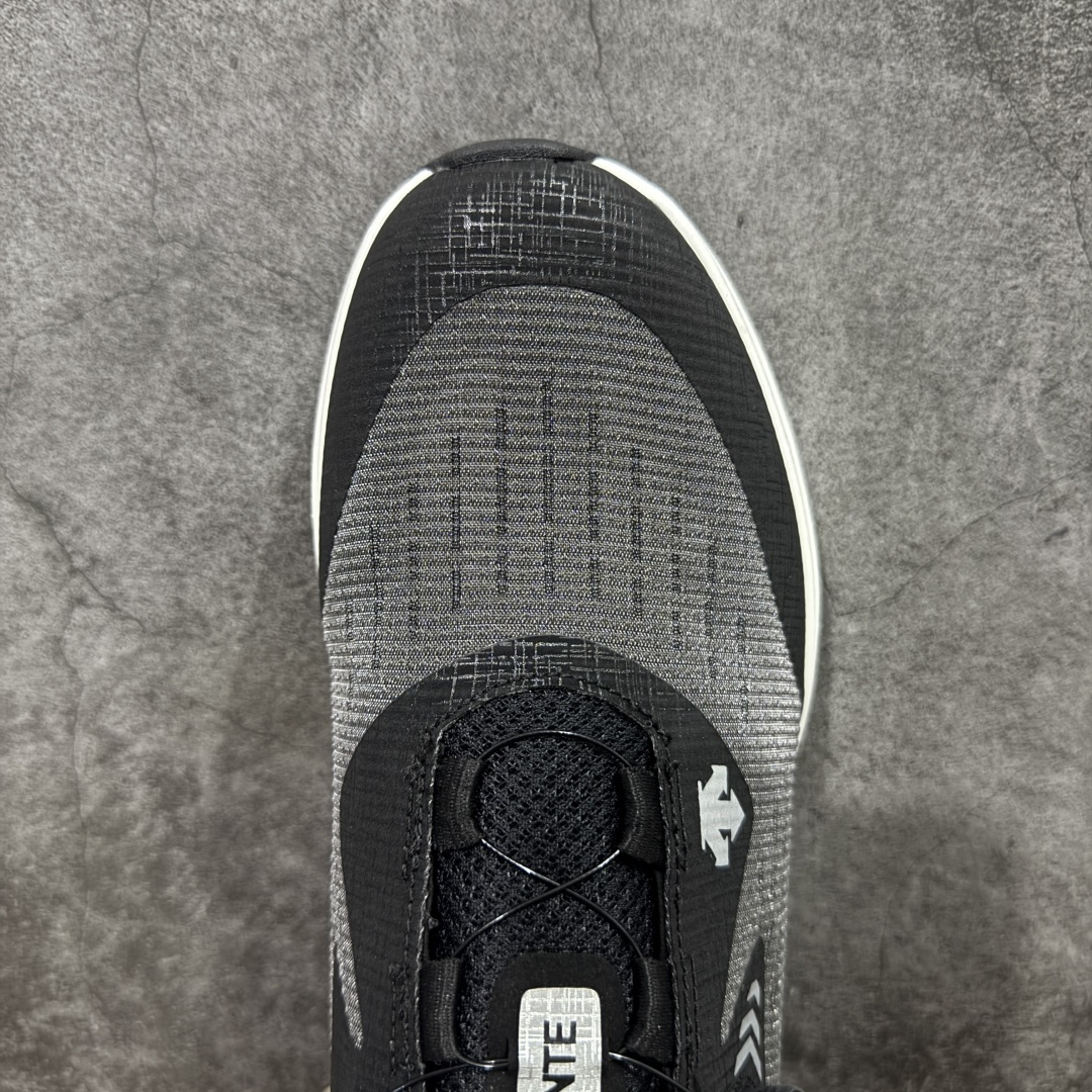 图片[5]-【纯原版】DESCENTE BOA 迪桑特 运动慢跑鞋 透气针织鞋面搭配BOA螺丝系带系统，带来舒适便捷的穿着体验！较厚的鞋底设计为跑步提供更好的缓震舒适性(前掌及后跟特别加高侧墙，提升侧向稳定效果)！ 尺码： 39 40 41 42 43 44 45-选品中心