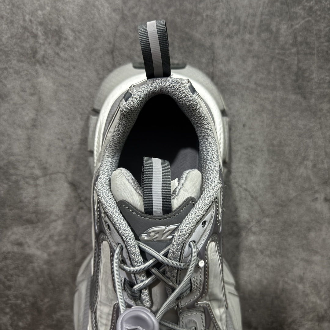 图片[8]-【XA版本】BALENCIAGA 3XL Sneakers 巴黎世家十代网布系带低帮走秀复古老爹鞋 全套原纸板楦头开发 最原汁原味的灵魂版型 全鞋荧光划线卡点 胶水把控整洁度追求极致完美 每一双都是工艺品 多重QC质检 超越公司货的品控标准 实实在在的免检产品 原盒原配 正确字体电绣 粗细、位置、大小正确 侧边TPU 透气孔匹配意产原版 正确分离大底 TPU软底 原版一致大底LOGO 立体感十足 原厂皮料水洗做旧 采购原厂网纱 不含皮革 网布材料和聚氨酯 磨损效果 鞋头边缘和后帮 Balenciaga 徽标 鞋面和后跟凸印尺码 鞋舌 3XL 橡胶品牌标识和反光细节 鞋帮拉袢和鞋舌拉祥 配反光细节 备用鞋带在鞋履前侧 可在穿着前取下 便于不同造型搭配 偏大一码 尺码：35-40-选品中心
