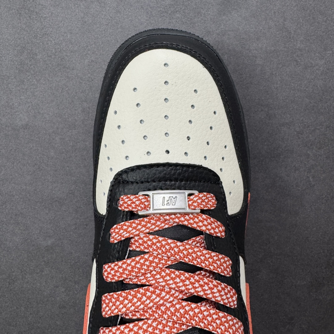 图片[8]-【定制版】马年限定高端定制Nike Air Force 1 \’07 Low “马年限定-黑橙” 专为 2026 丙午马年打造的限定款空军板鞋，把活力橙黑撞色与国风祥云、奔马元素融入经典鞋型，Swoosh Logo 嵌入祥云刺绣，鞋侧 “2026” 奔马印花灵动鲜活，黑橙白三色拼接鞋面，橙红编织鞋带与鞋尾呼应，经典空军鞋型注入鲜活年味，复古潮酷感拉满！ 货号：XD0028-018 尺码：36 36.5 37.5 38 38.5 39 40 40.5 41 42 42.5 43 44 44.5 45-选品中心