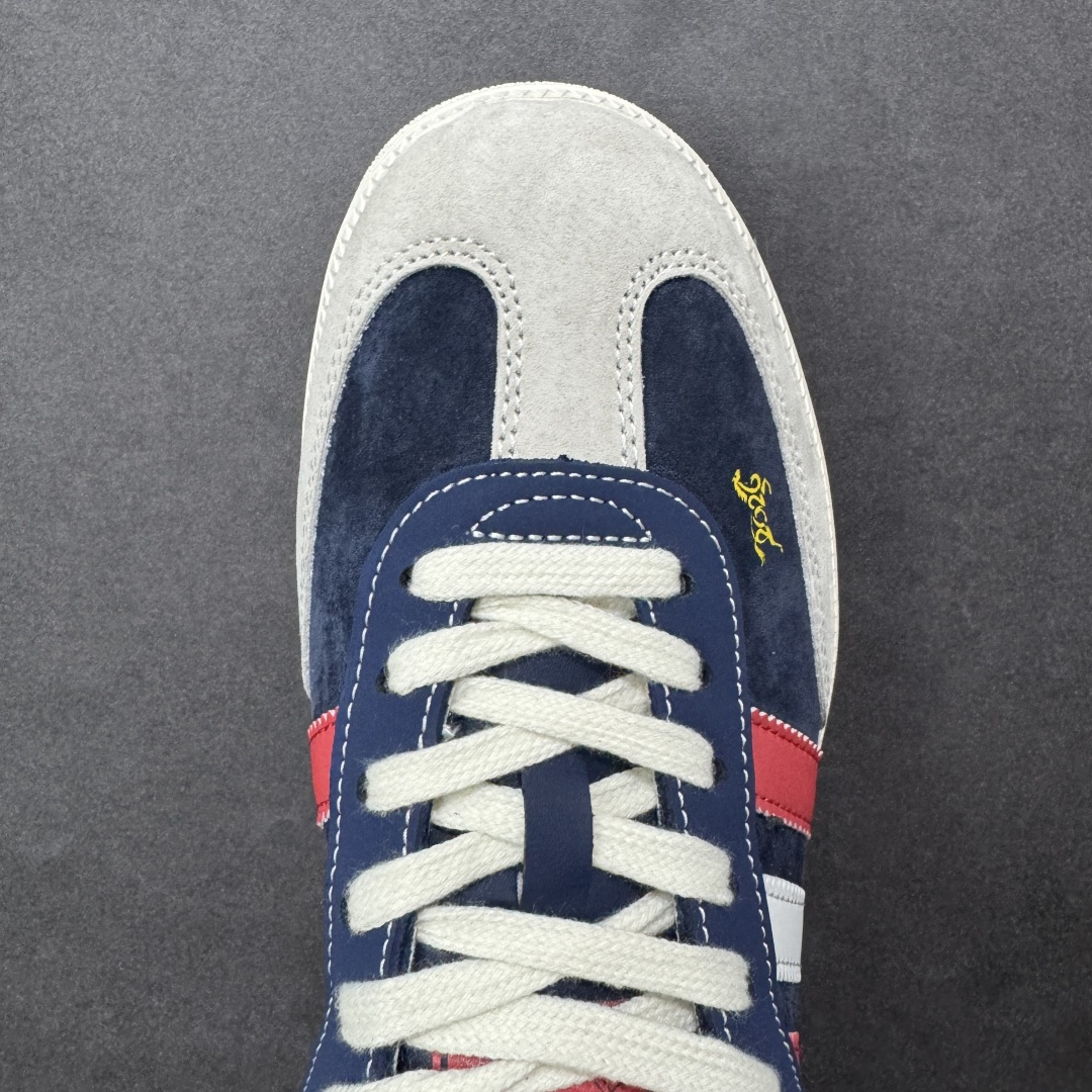 图片[8]-【定制版】马年限定新款Adidas Originals SAMBA OG“马年联名限定-藏蓝”专为 2026 丙午马年打造的限定德训鞋，以经典红蓝白撞色致敬复古运动风，藏蓝翻毛皮搭配红白撞色条纹，米白鞋头与橡胶大底呼应，绒面鞋面柔软亲肤，橡胶防滑大底稳当贴脚，既是街头复古单品，也是新年氛围感利器。 货号：LX0908 尺码：36 36.5 37.5 38 38.5 39 40 40.5 41 42 42.5 43 44 44.5 45-选品中心